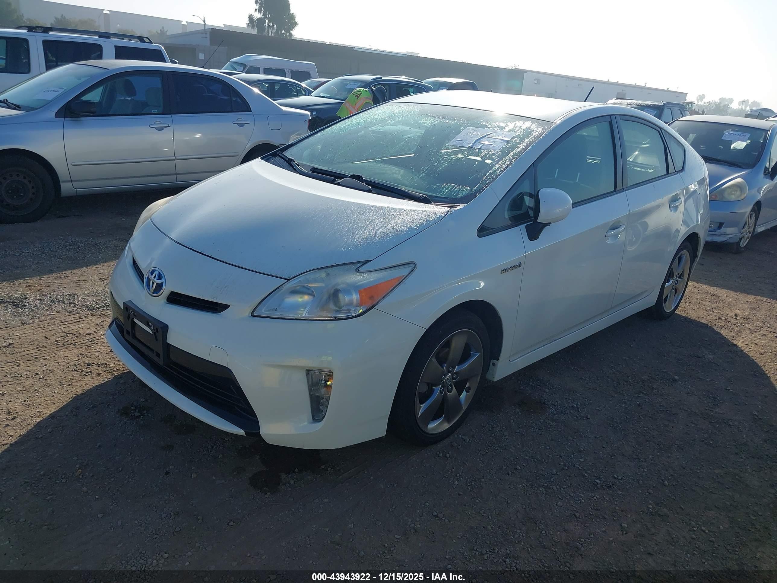 TOYOTA PRIUS image 2