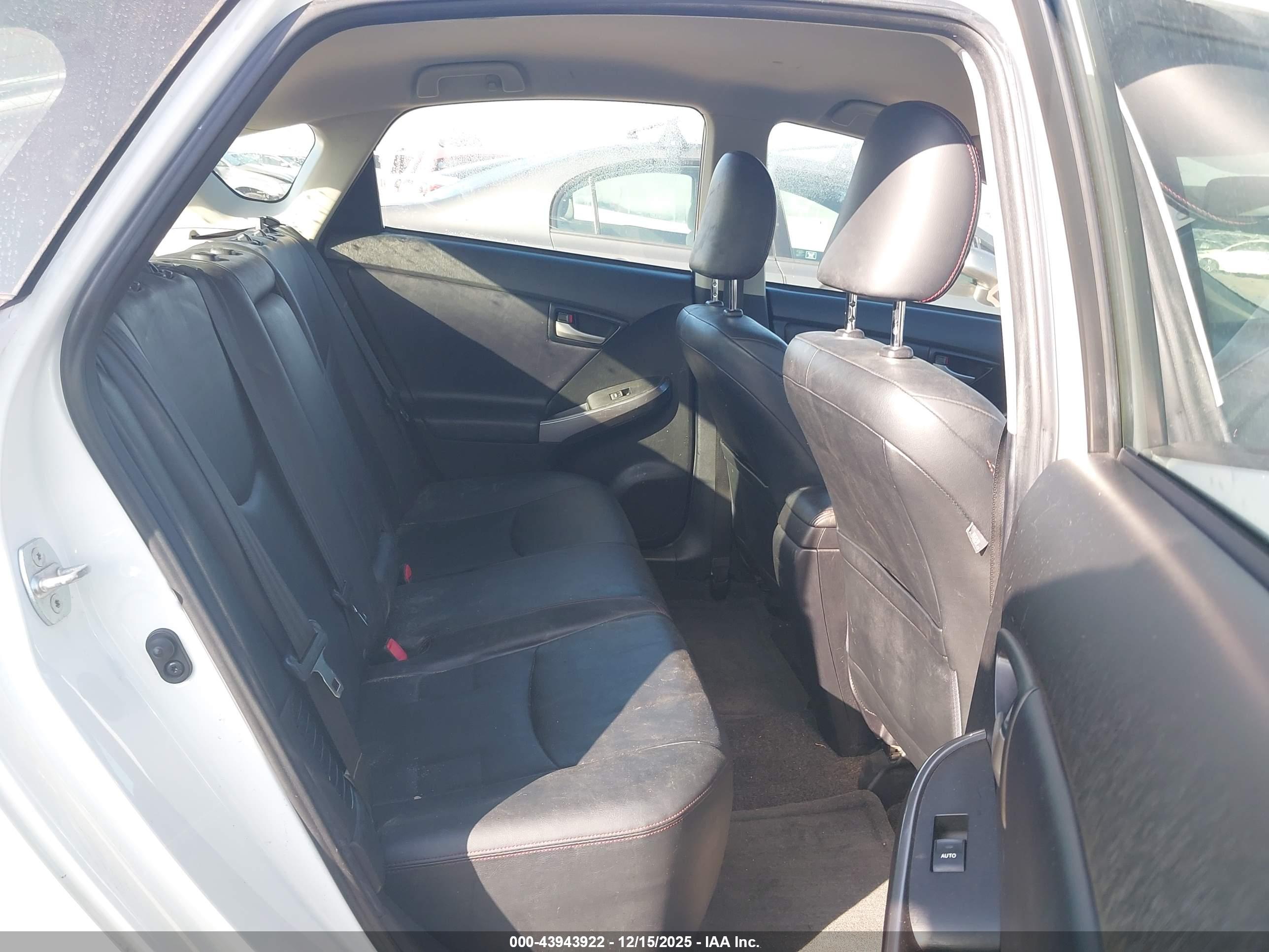 TOYOTA PRIUS image 8