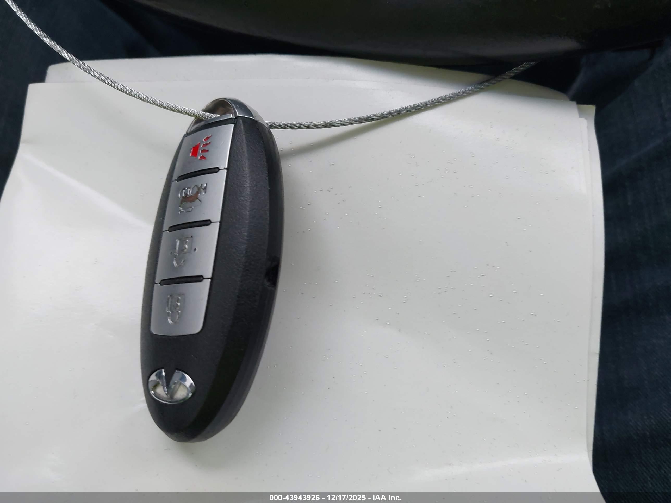 INFINITI QX70 image 11