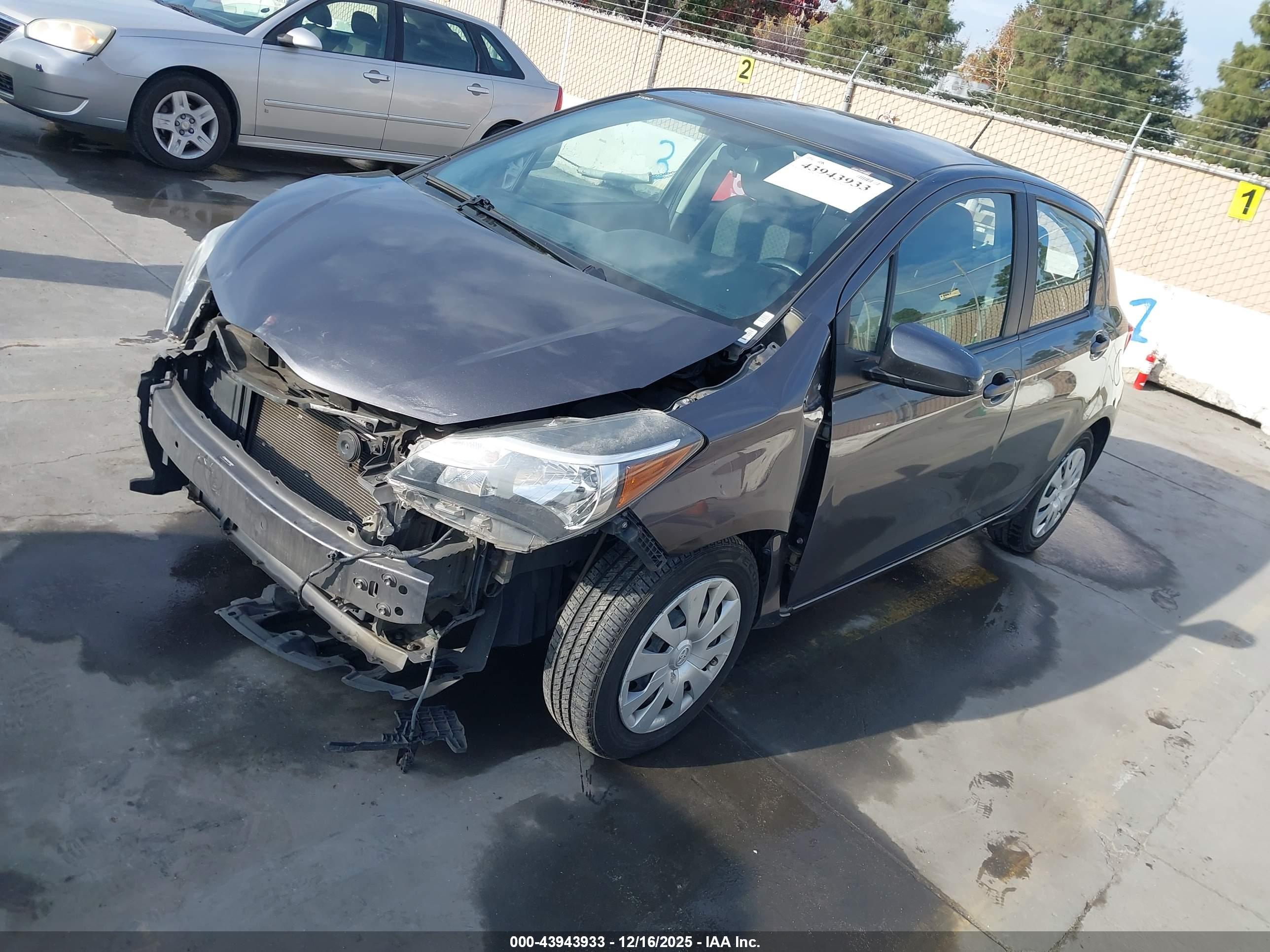 TOYOTA YARIS image 2