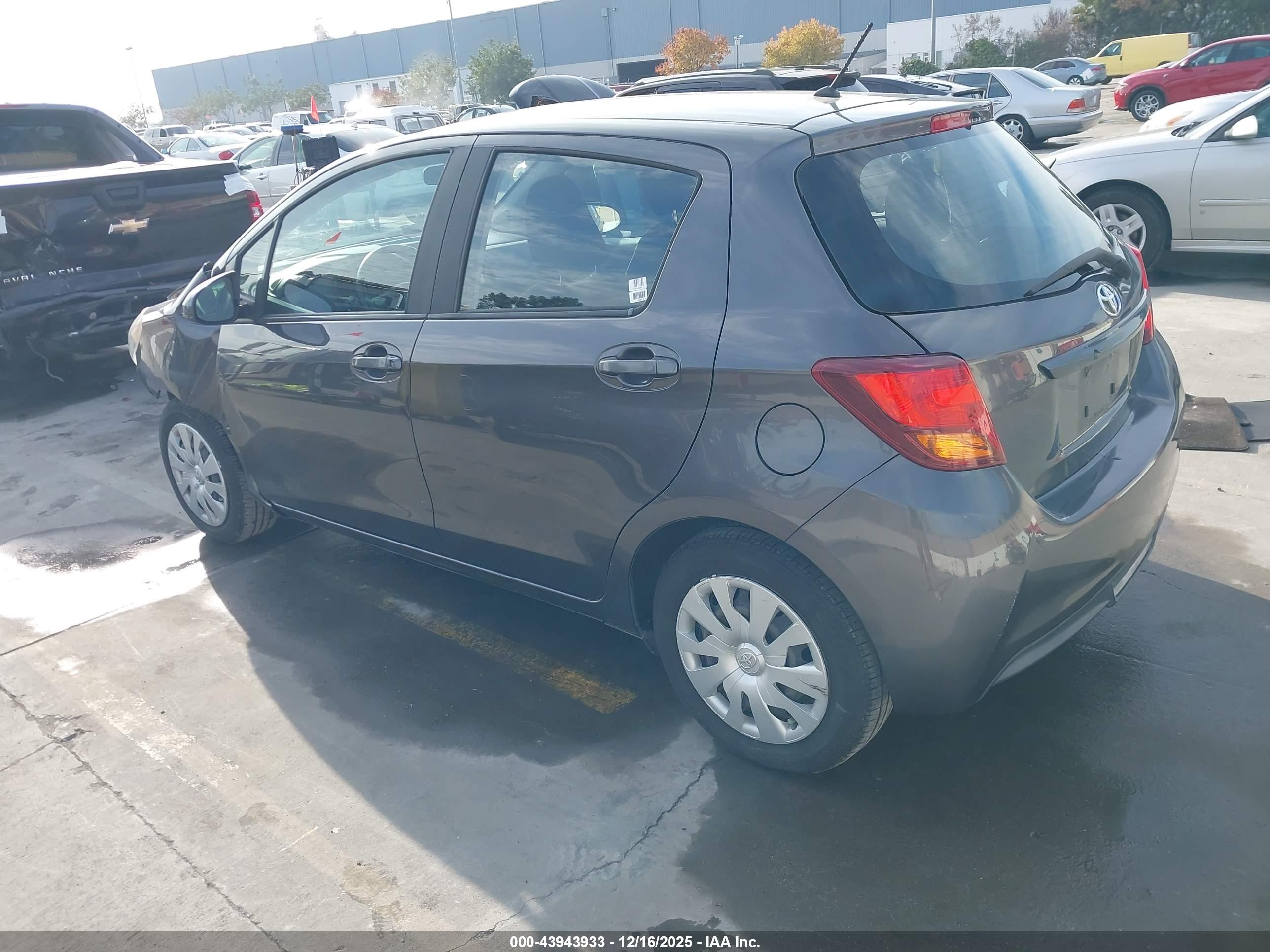 TOYOTA YARIS image 3