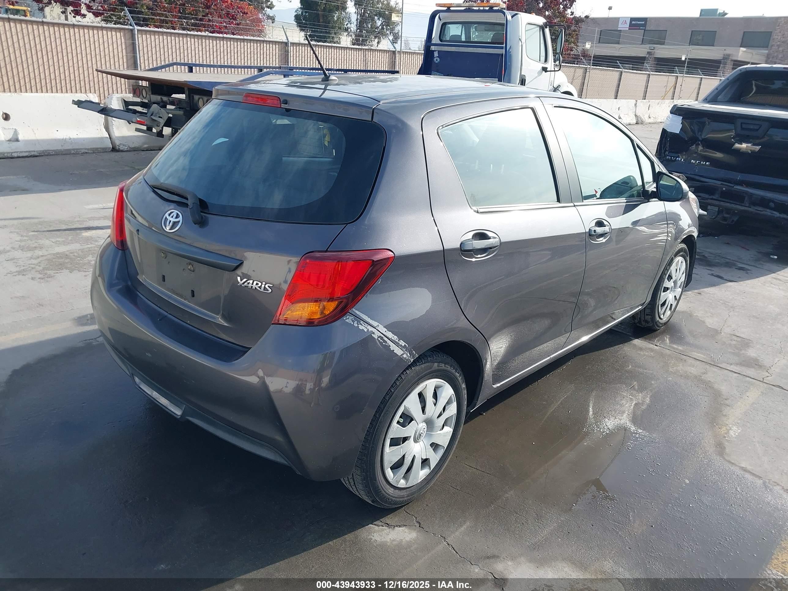 TOYOTA YARIS image 4