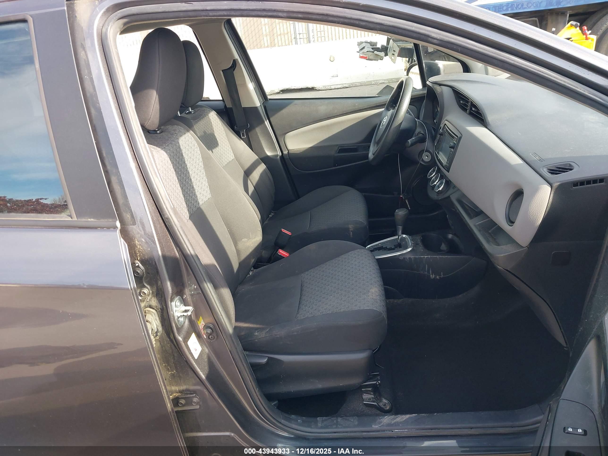 TOYOTA YARIS image 5
