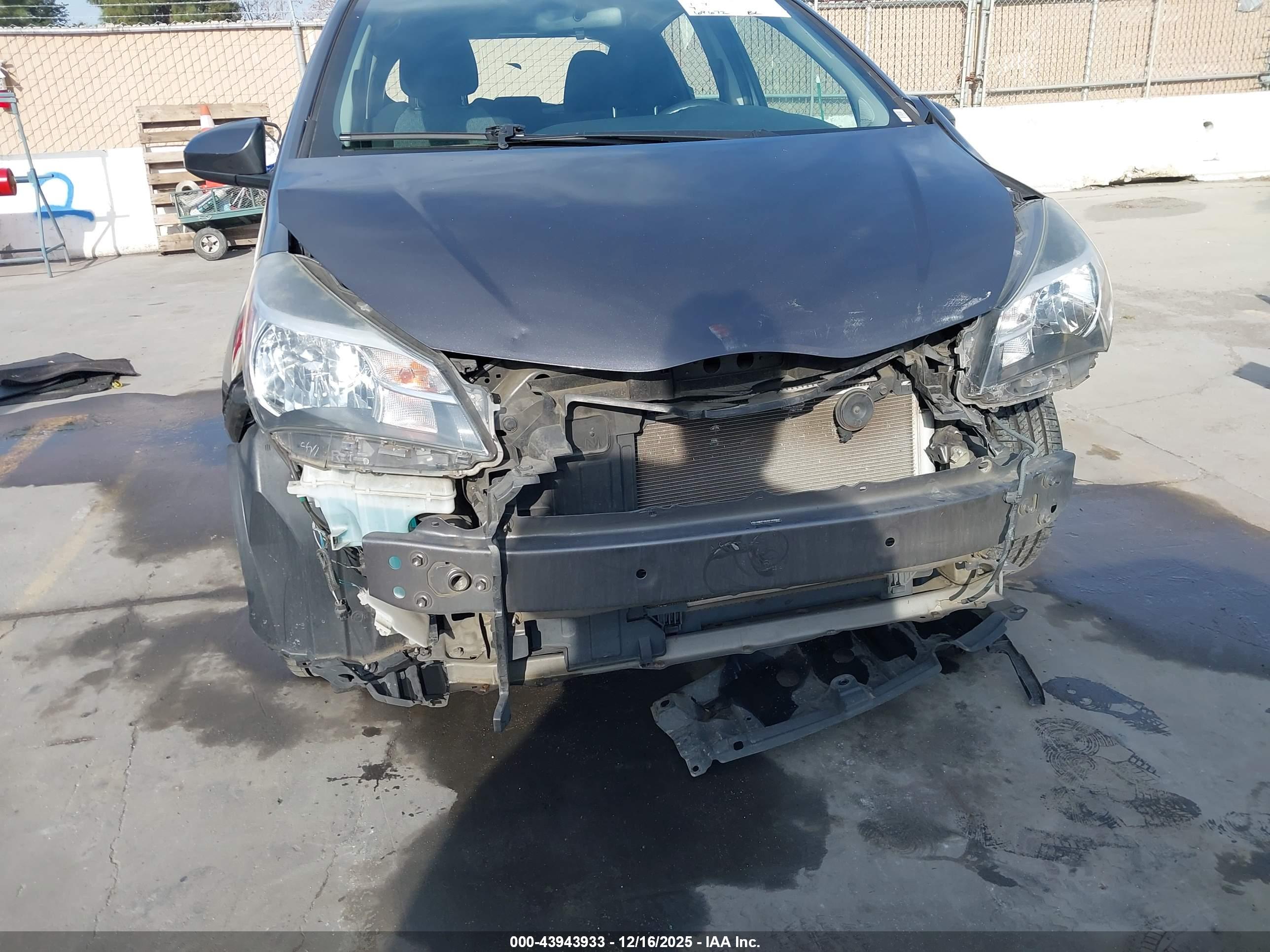 TOYOTA YARIS image 6