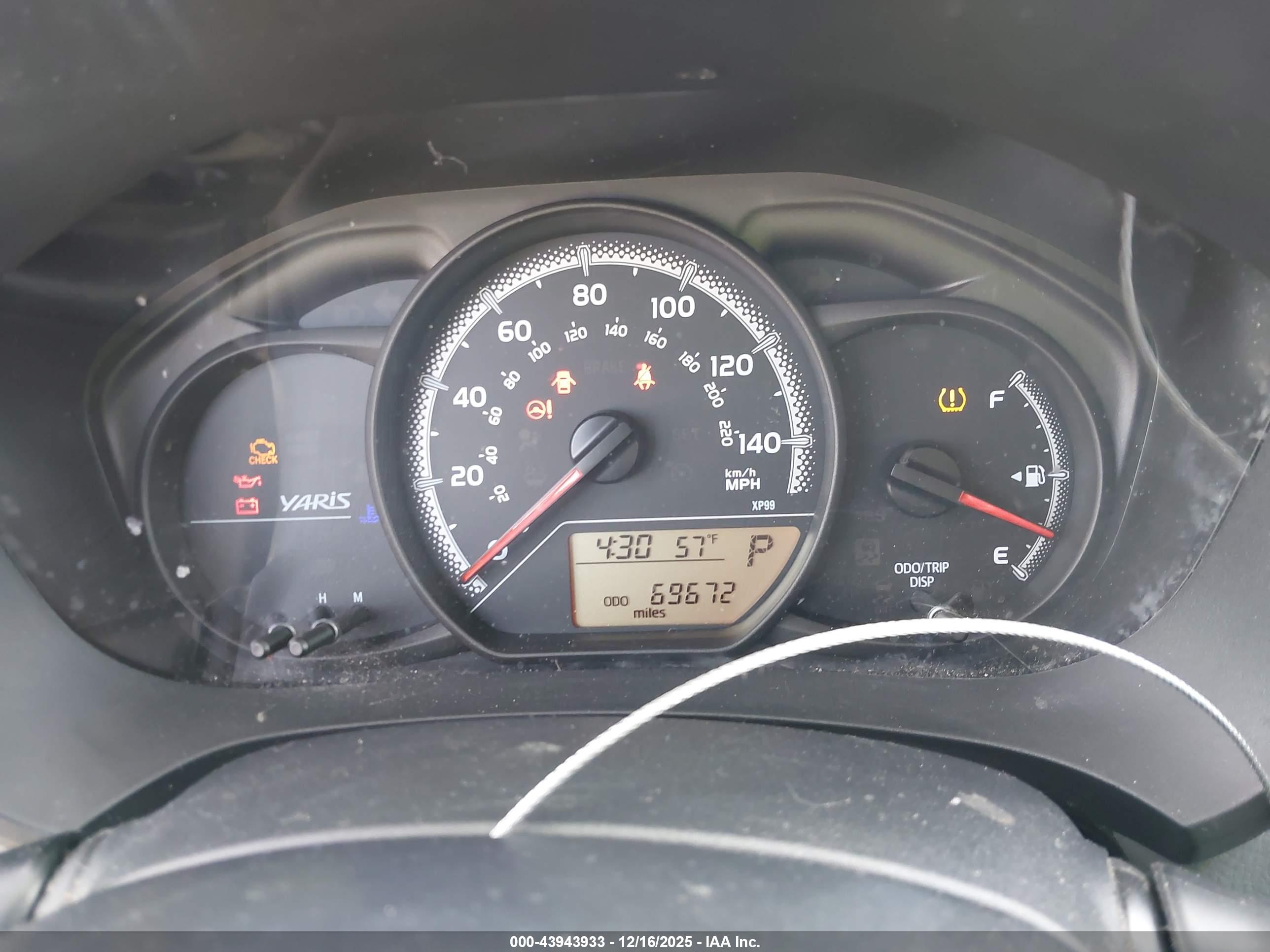 TOYOTA YARIS image 7