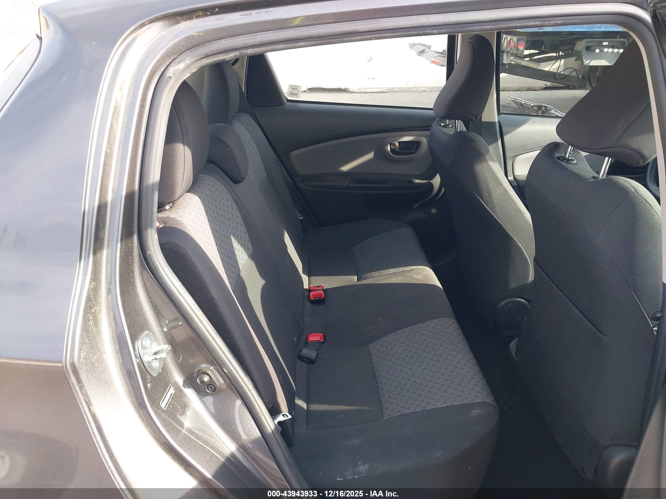 TOYOTA YARIS image 8