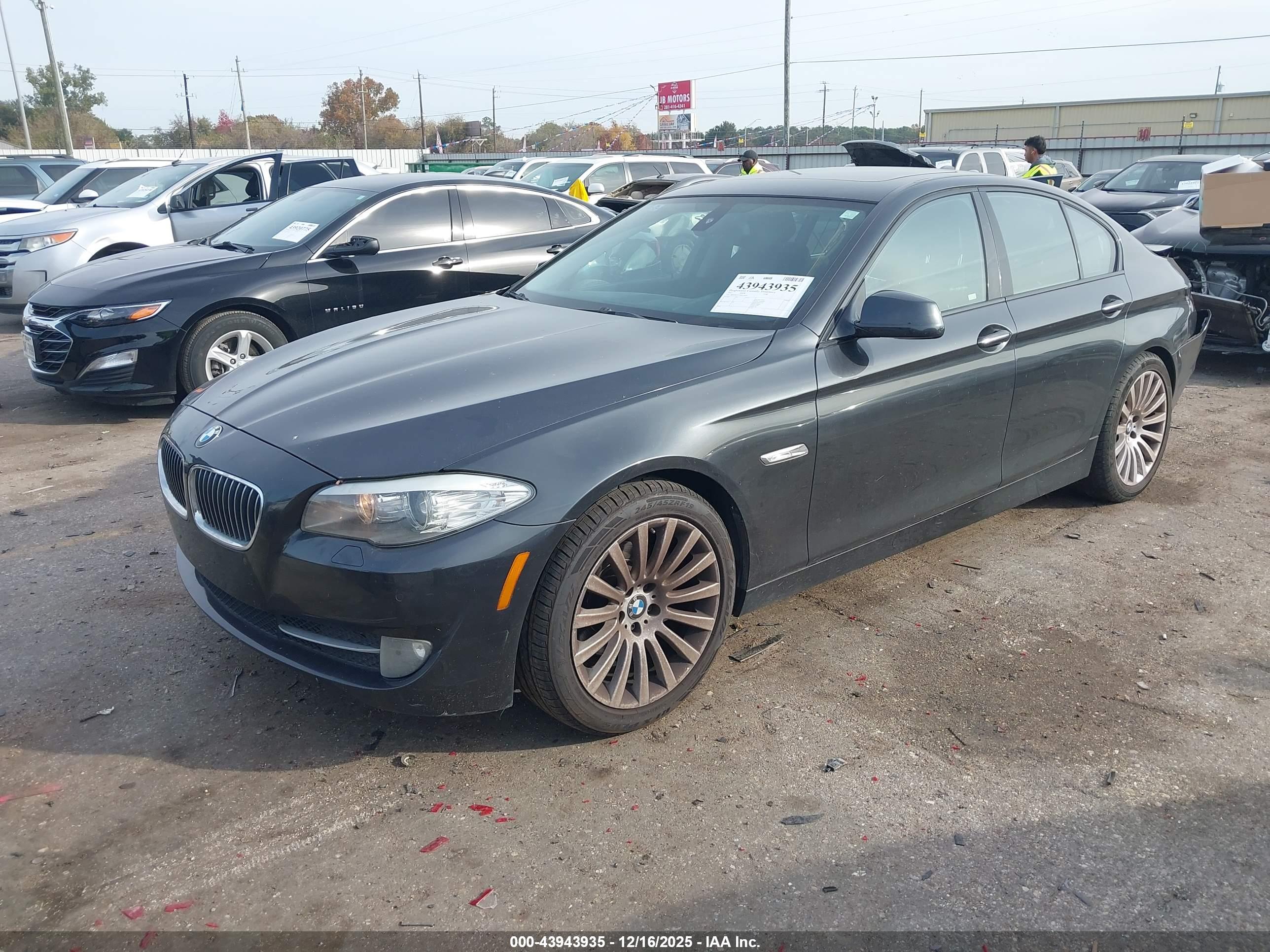 BMW 528I image 2