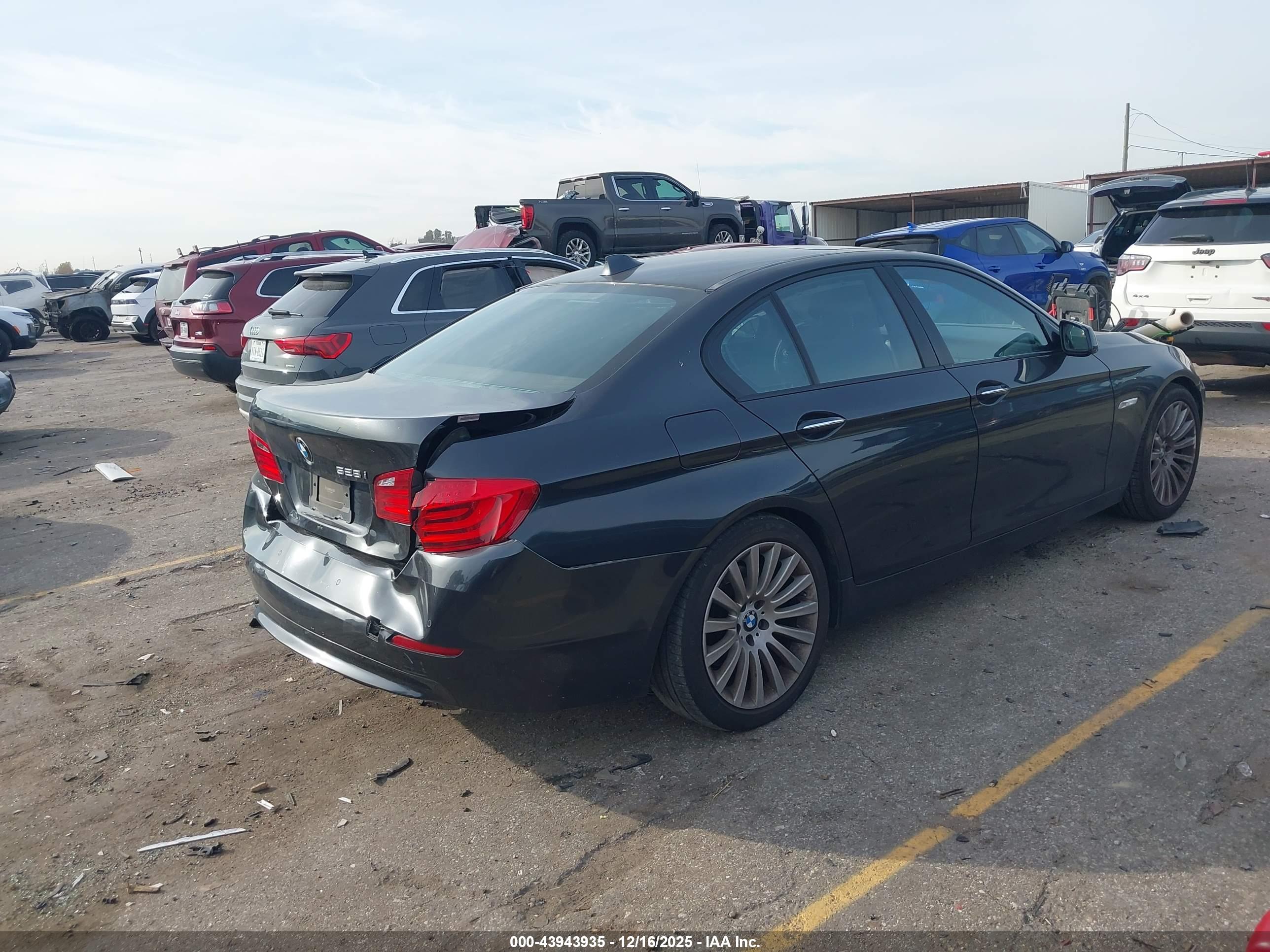 BMW 528I image 4