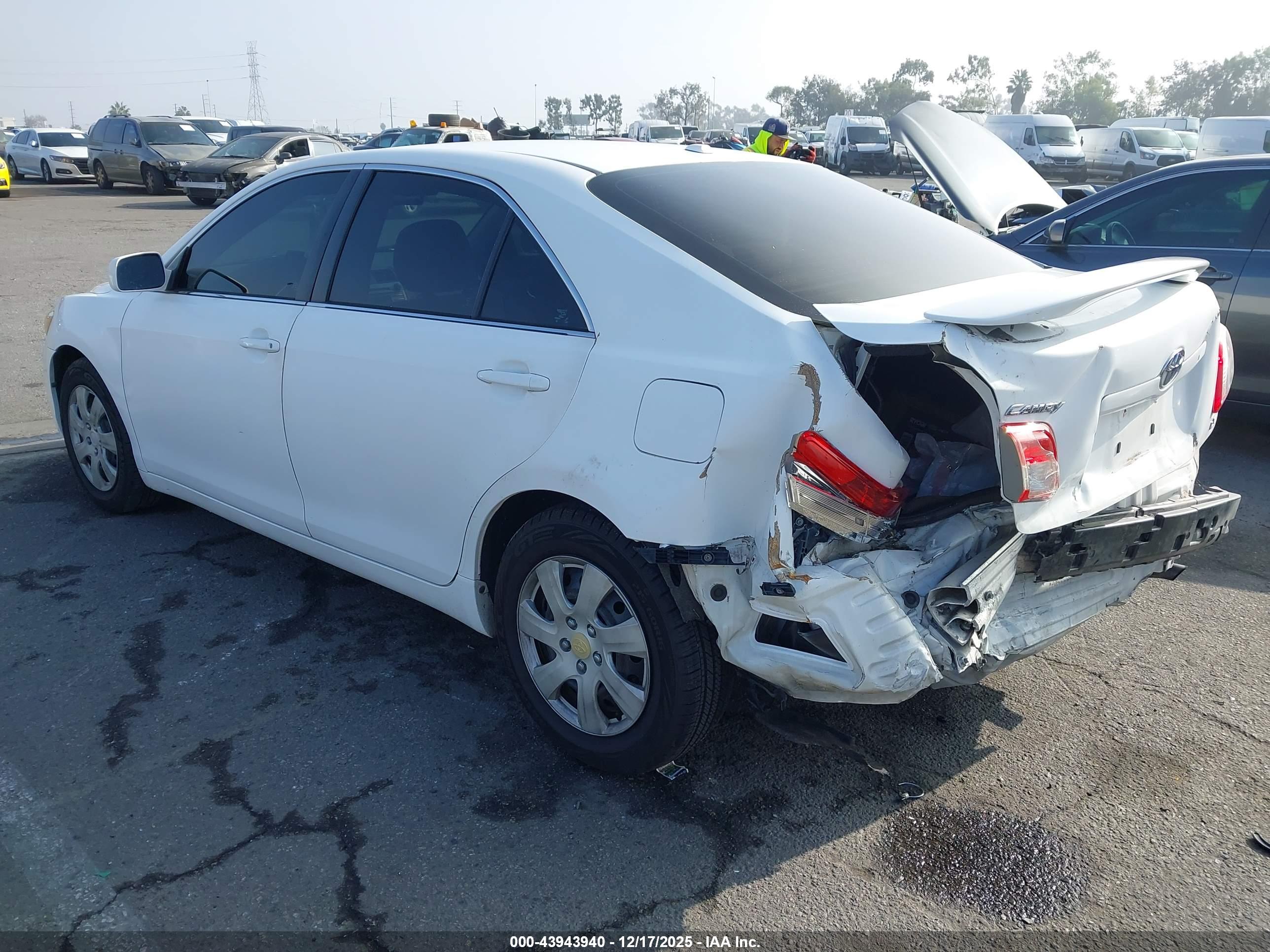 TOYOTA CAMRY image 3