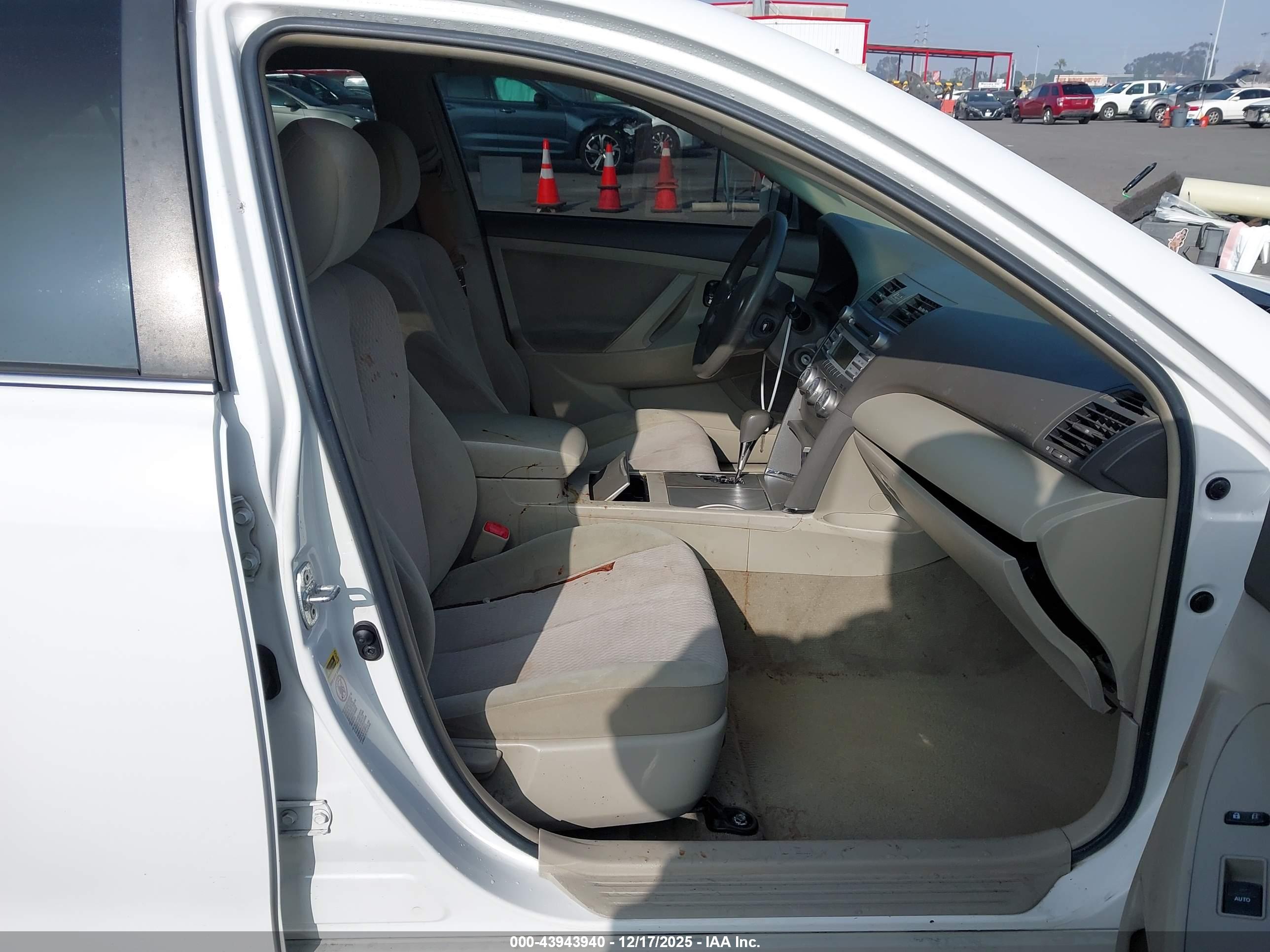 TOYOTA CAMRY image 5