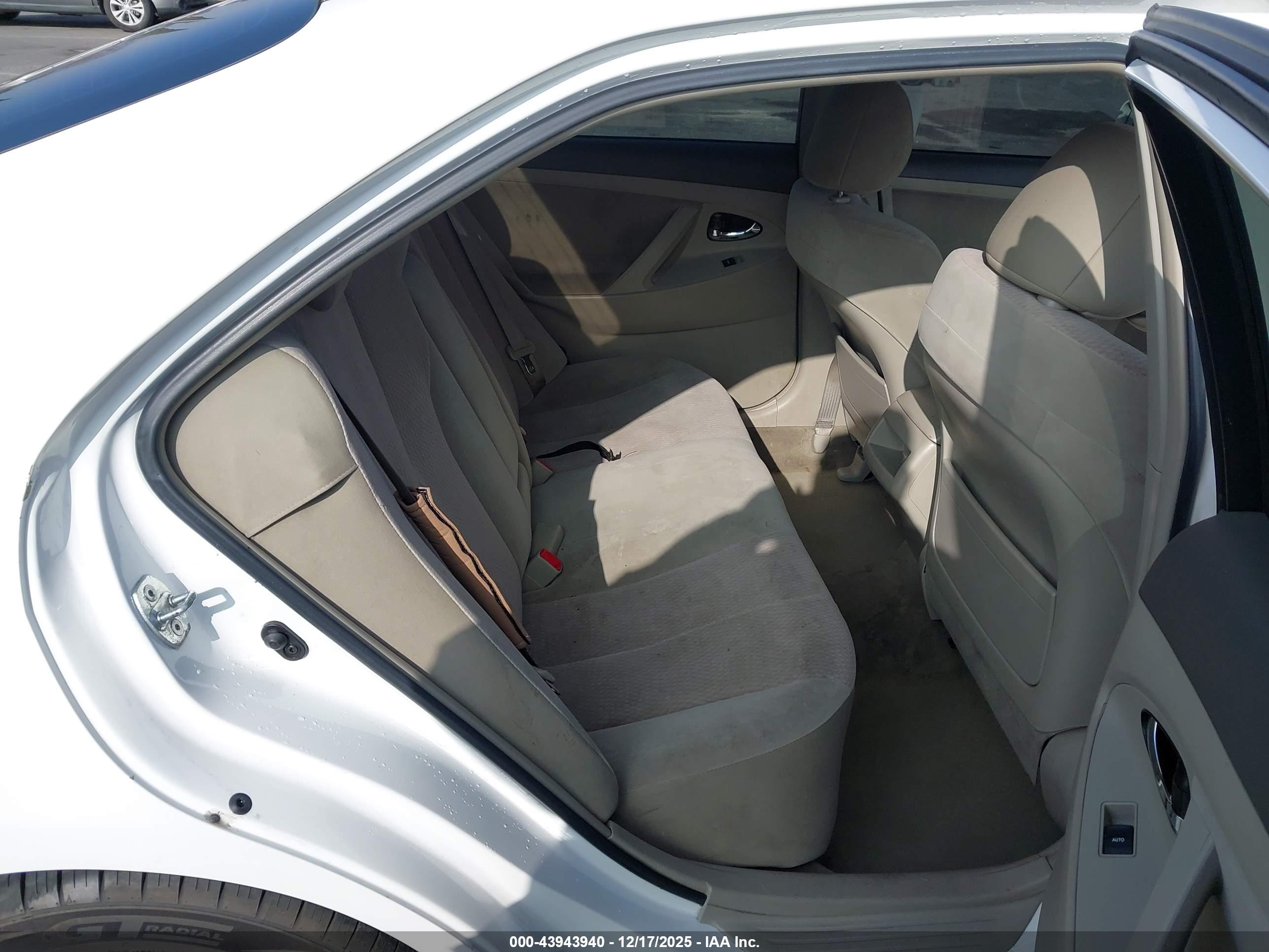 TOYOTA CAMRY image 8
