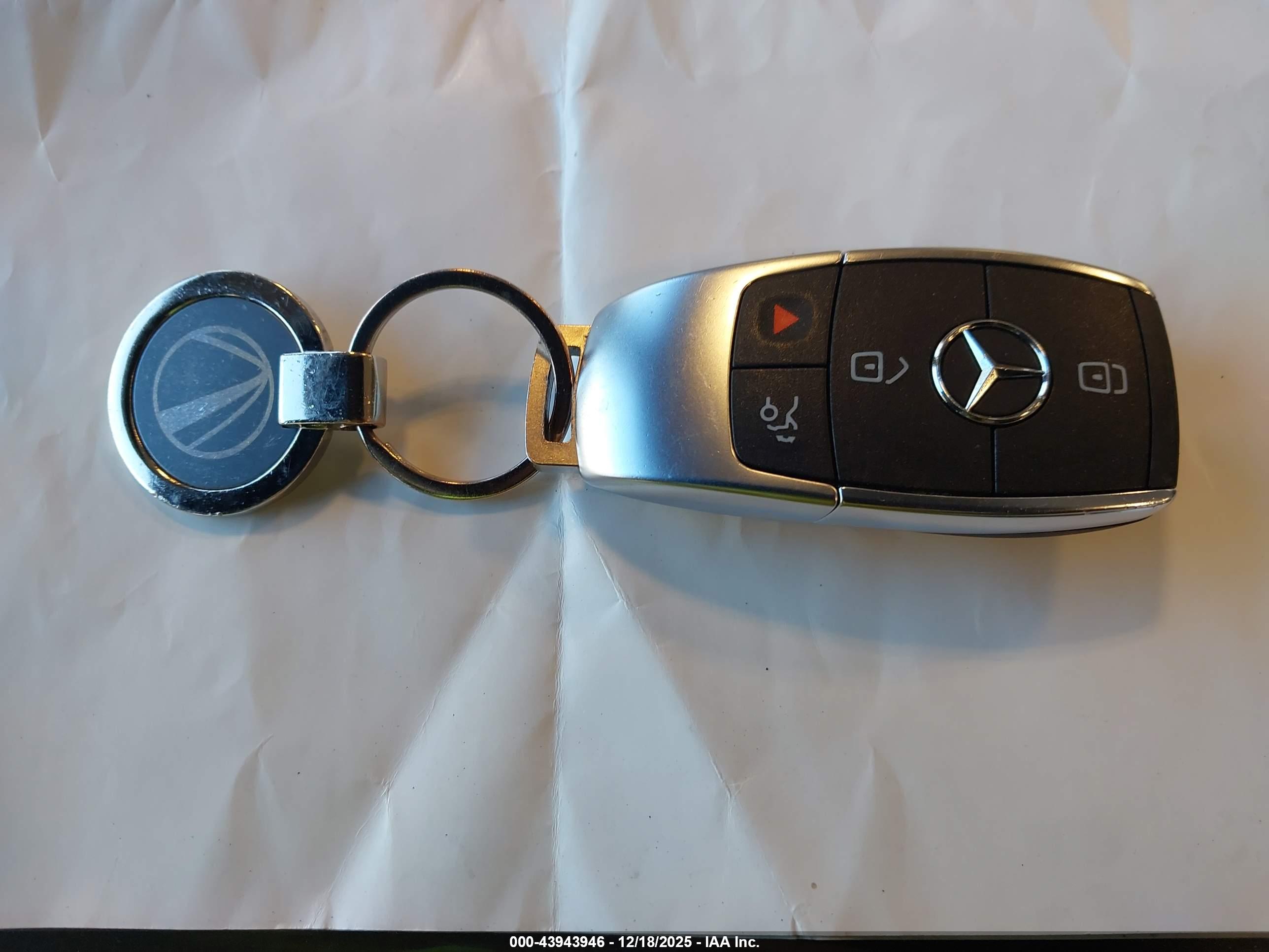 MERCEDES-BENZ EQB image 11