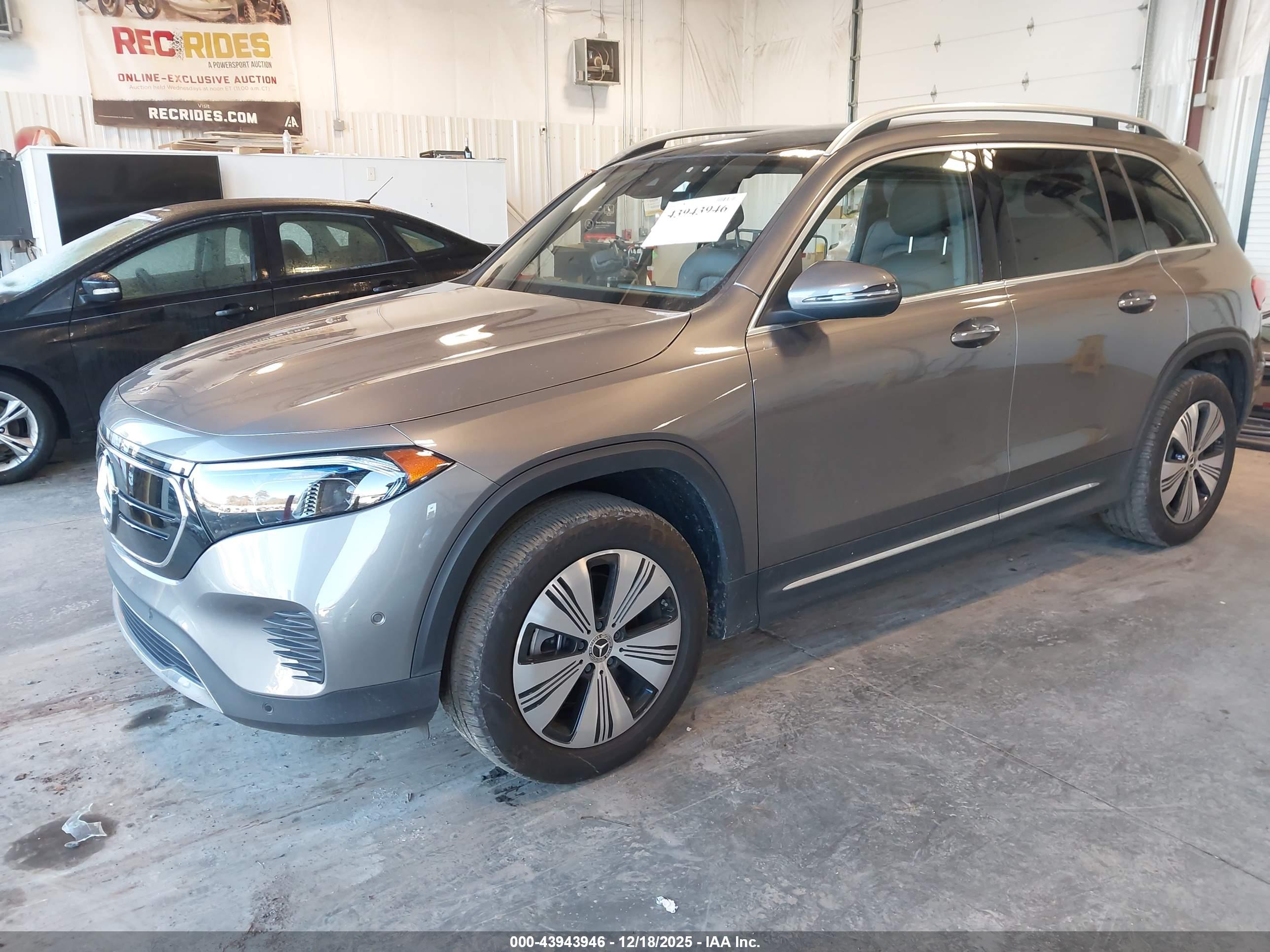 MERCEDES-BENZ EQB image 2