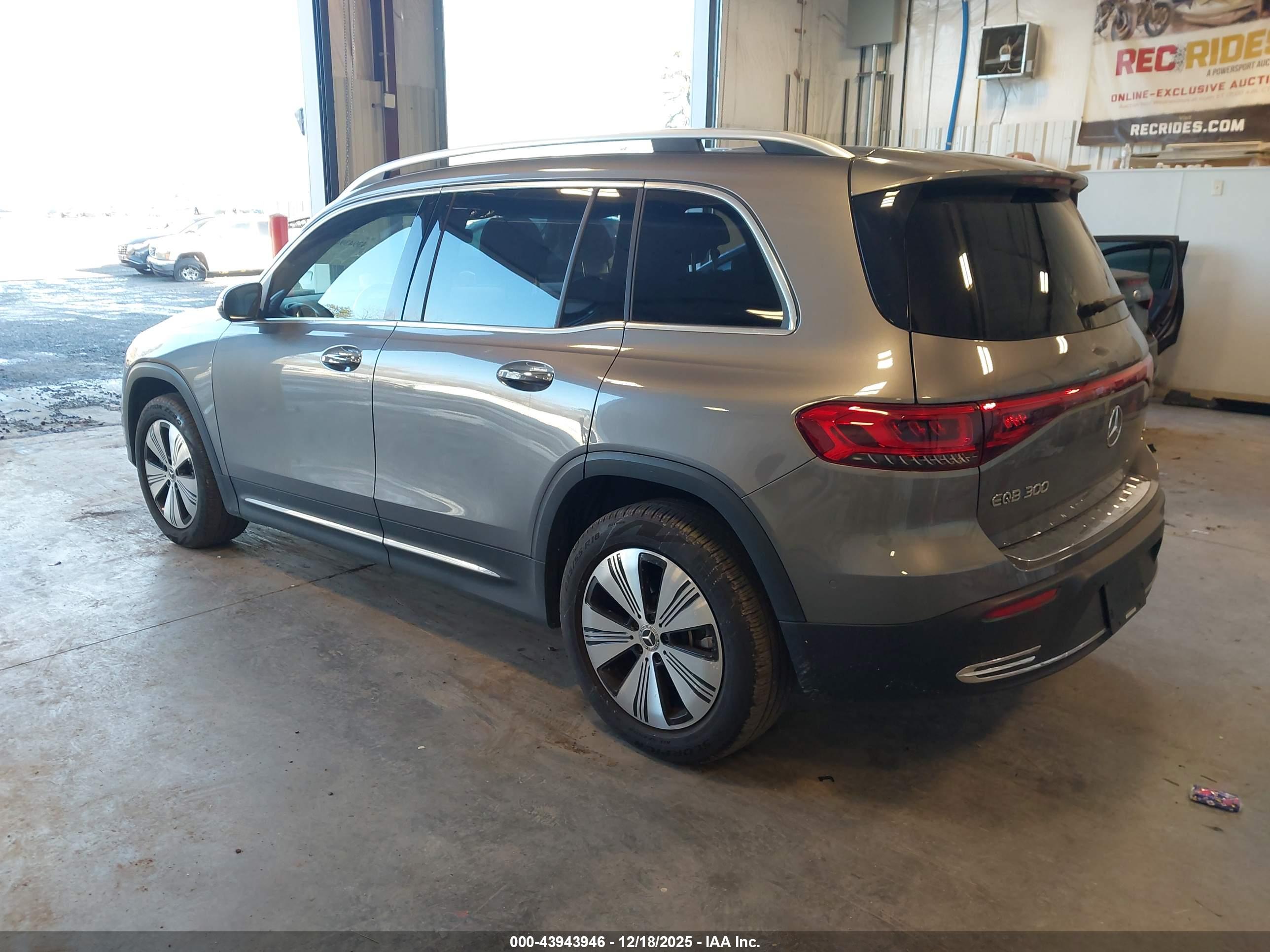 MERCEDES-BENZ EQB image 3