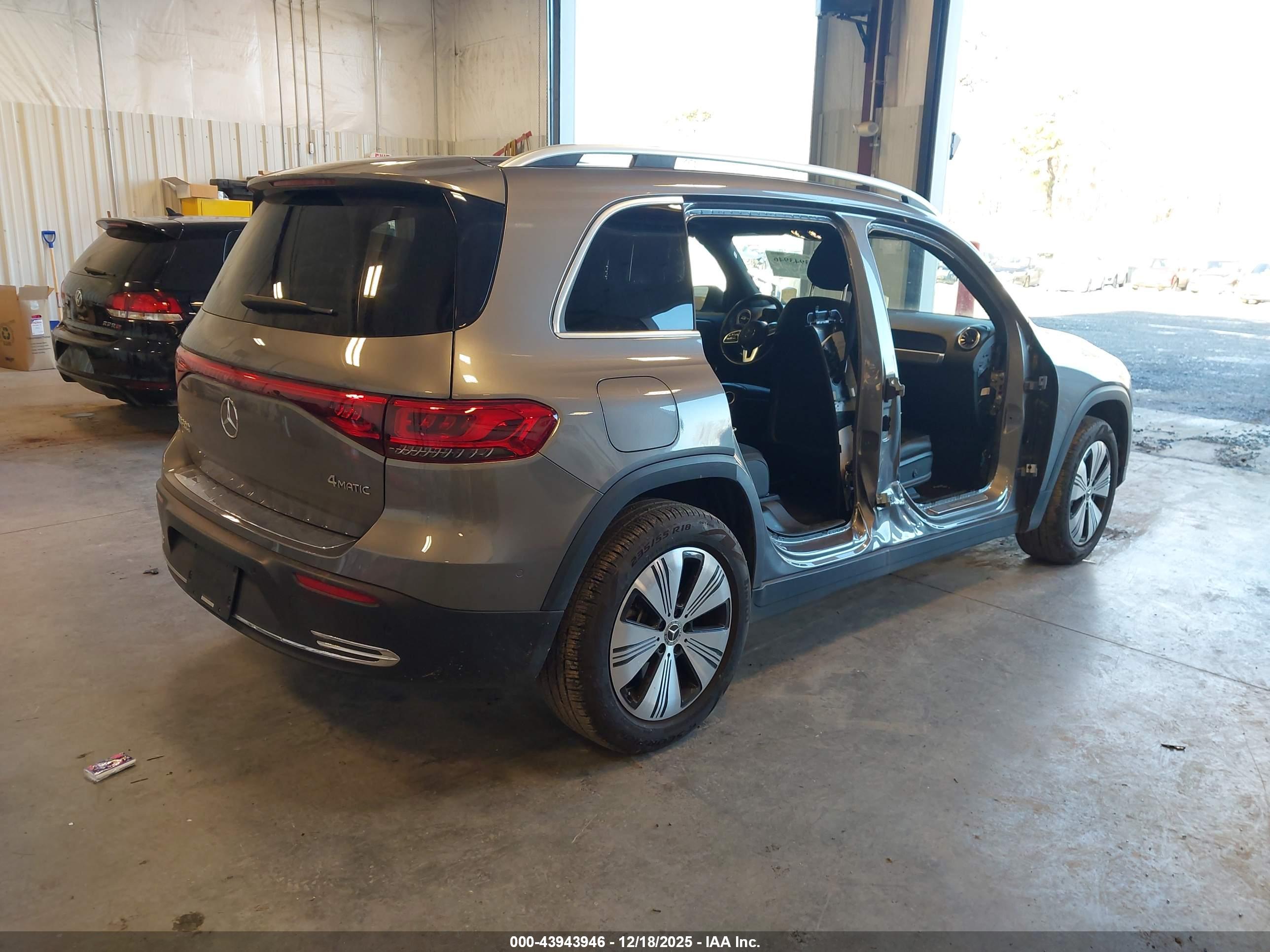 MERCEDES-BENZ EQB image 4