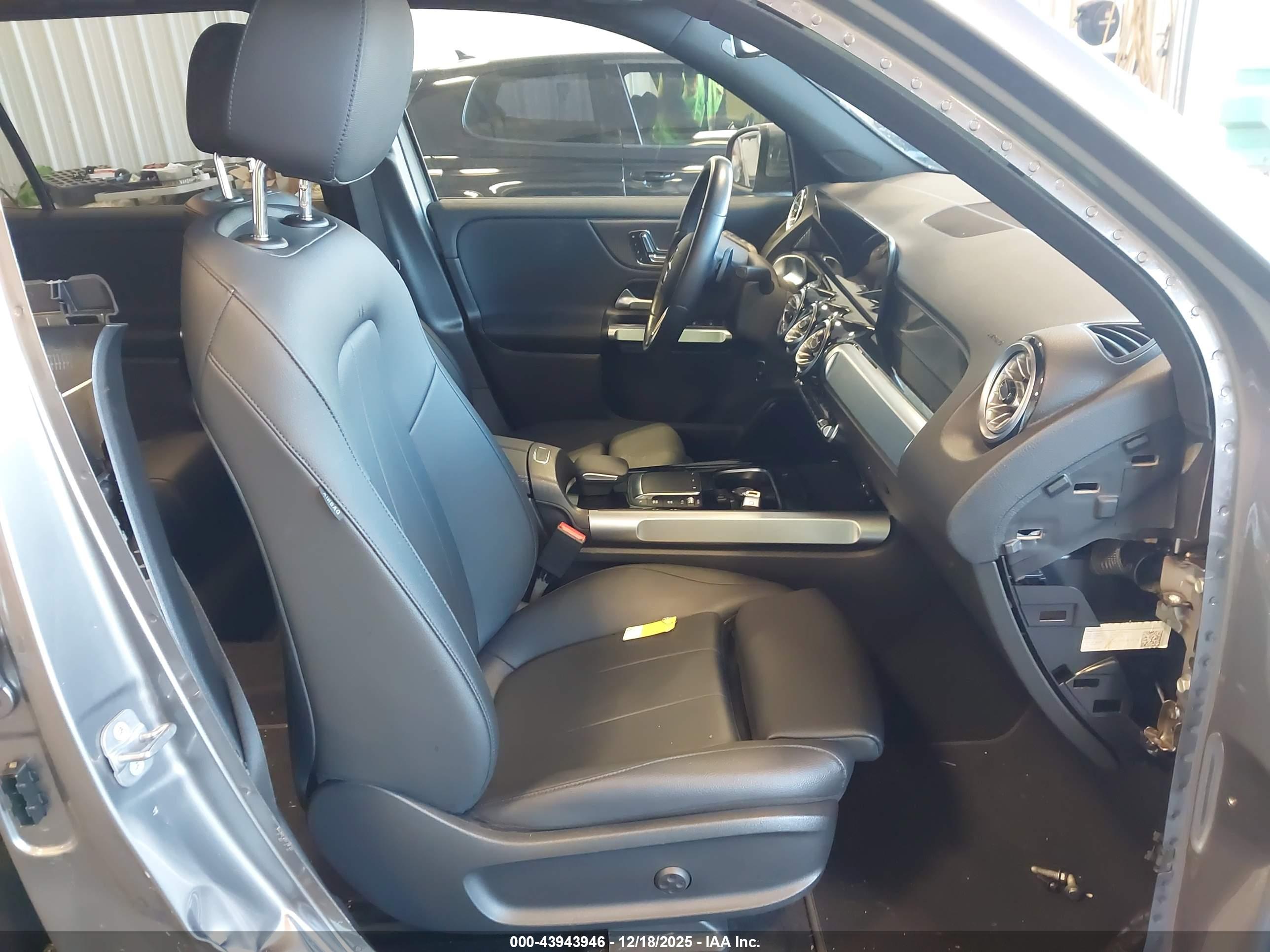 MERCEDES-BENZ EQB image 5