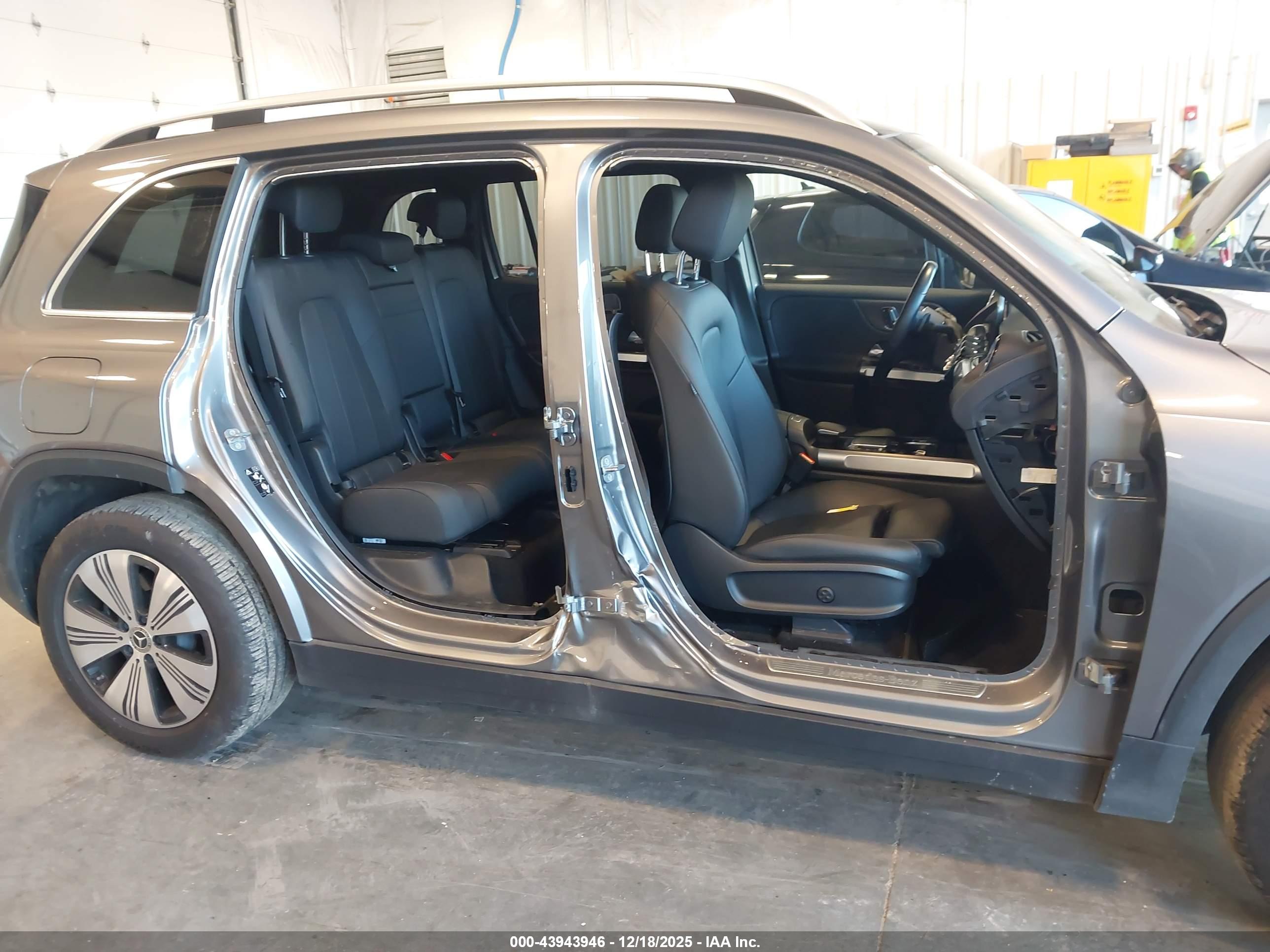MERCEDES-BENZ EQB image 6