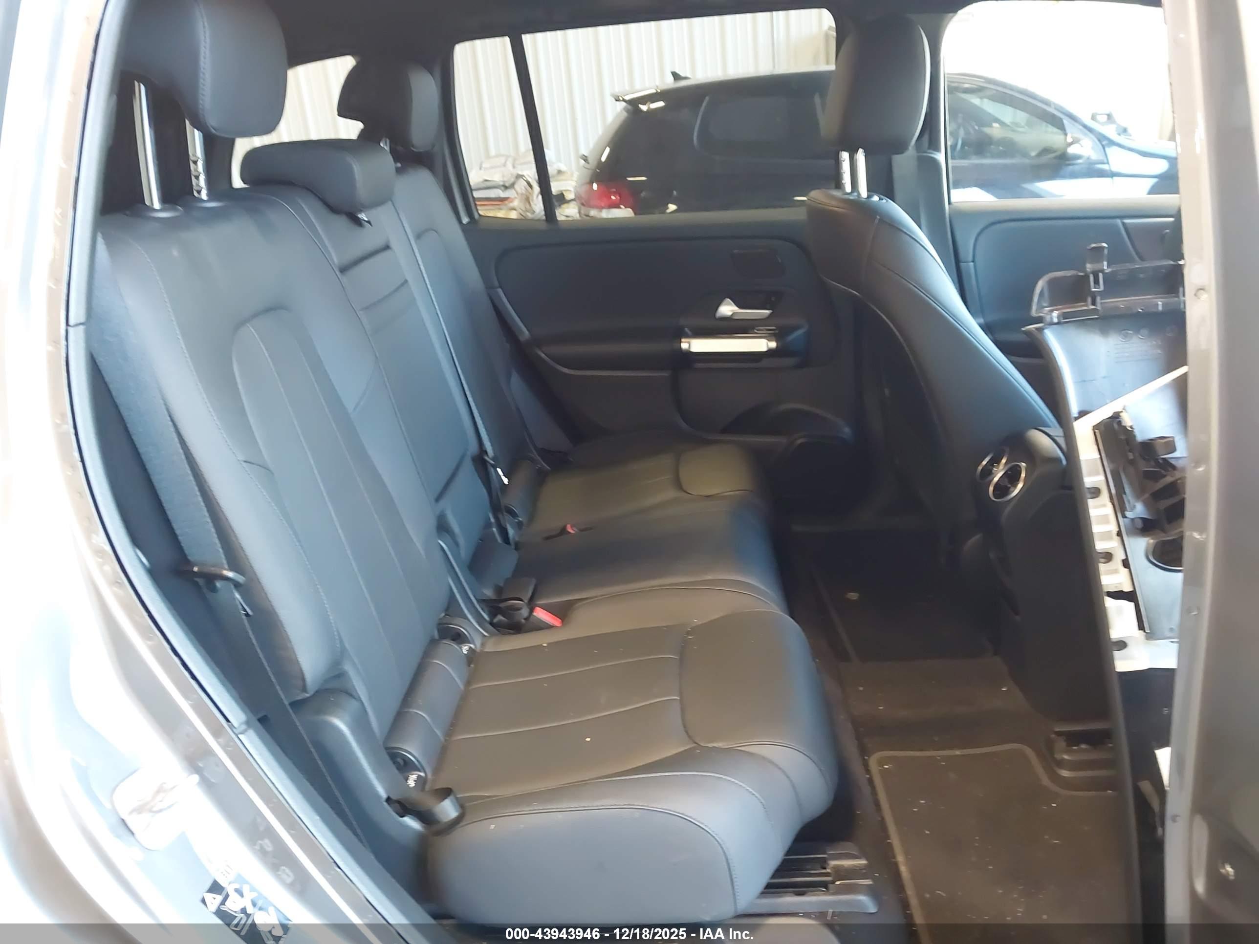 MERCEDES-BENZ EQB image 8