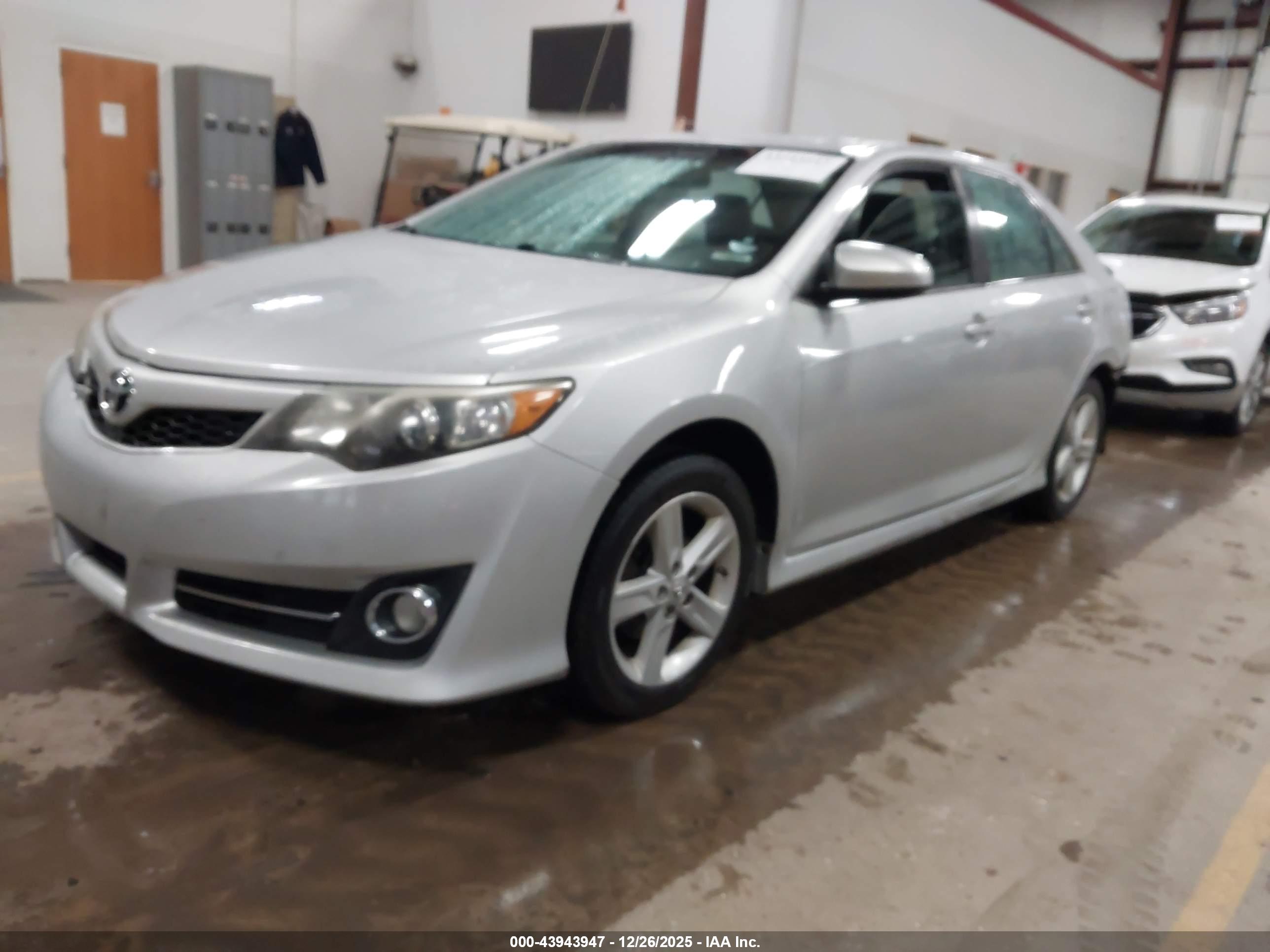 TOYOTA CAMRY image 2