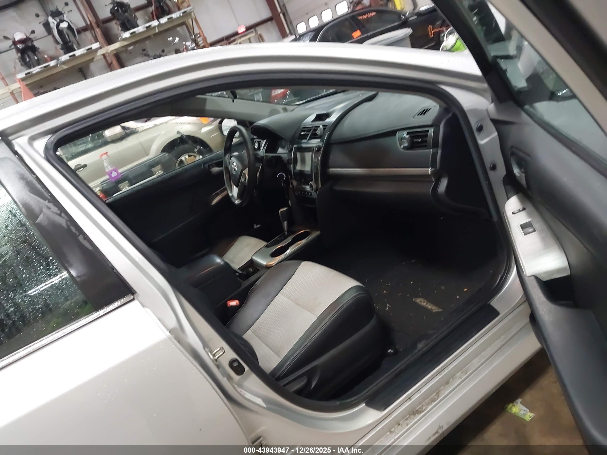 TOYOTA CAMRY image 5