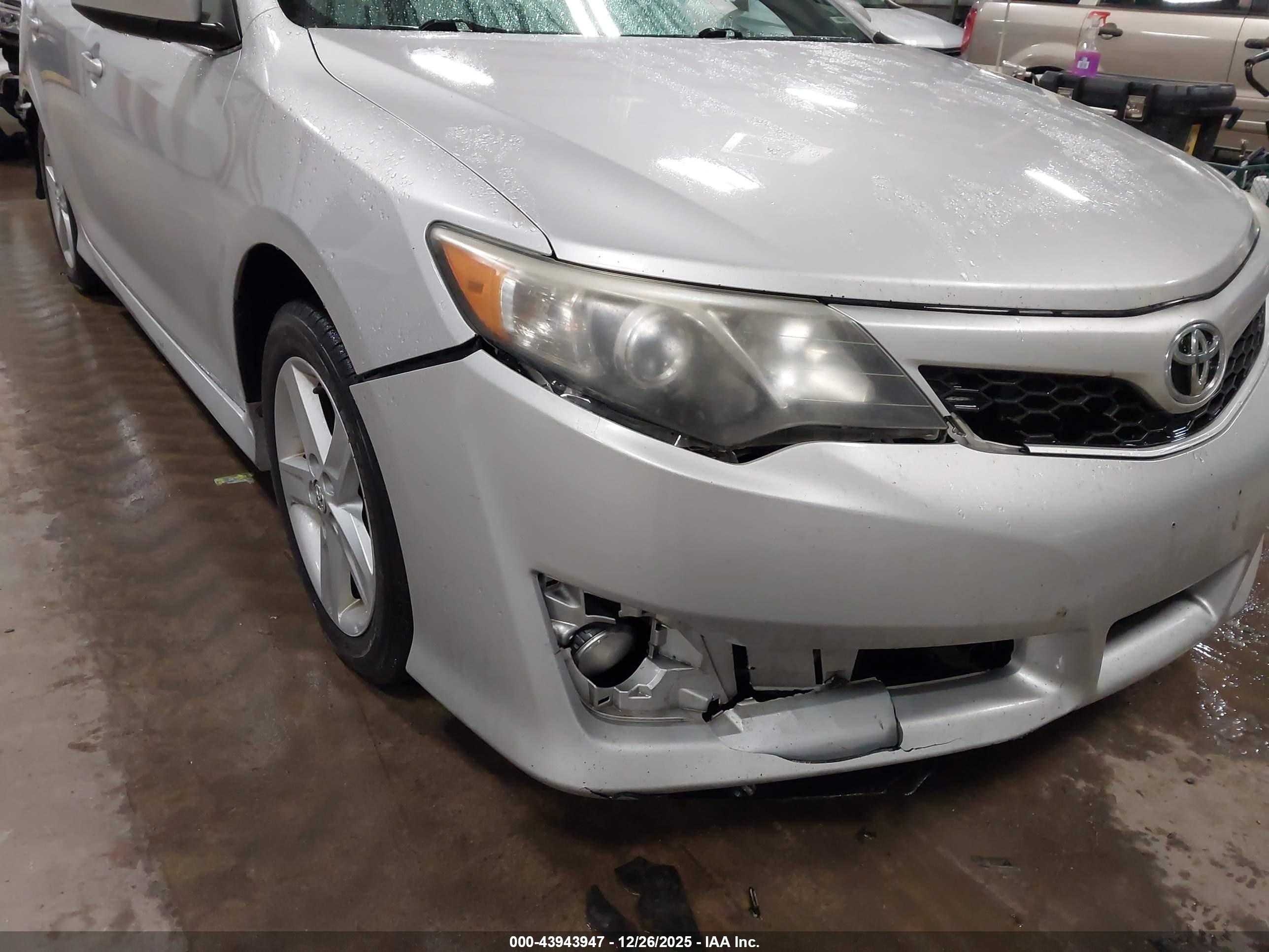 TOYOTA CAMRY image 6