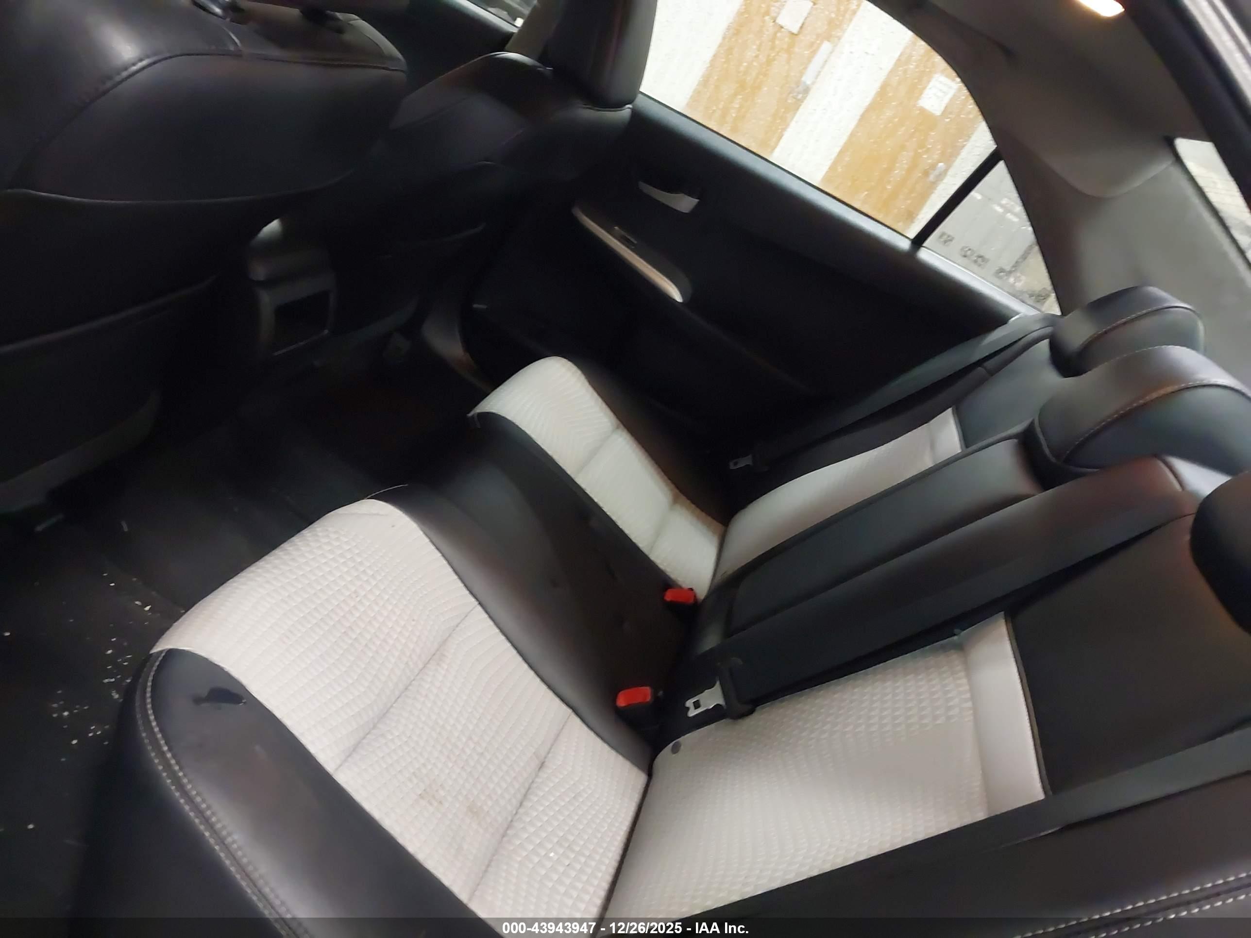 TOYOTA CAMRY image 8