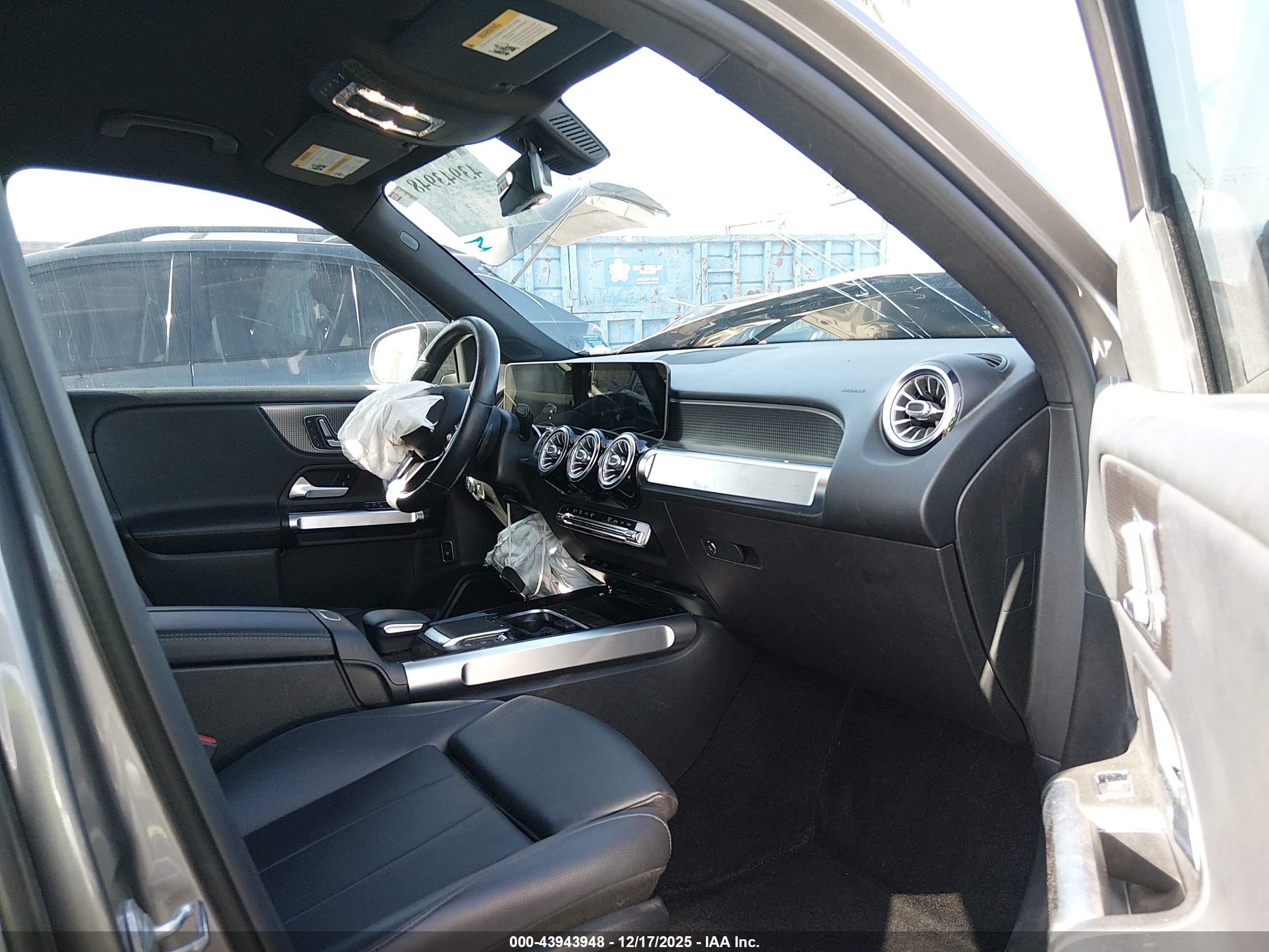 MERCEDES-BENZ GLB image 5