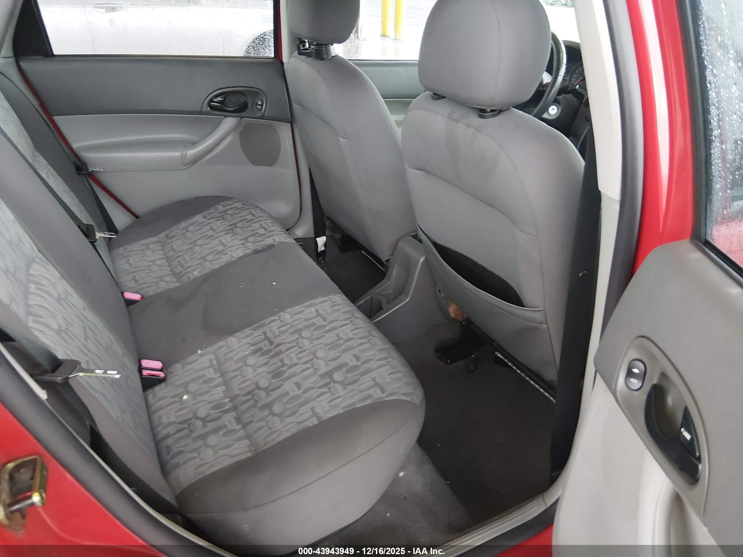 FORD FOCUS image 8