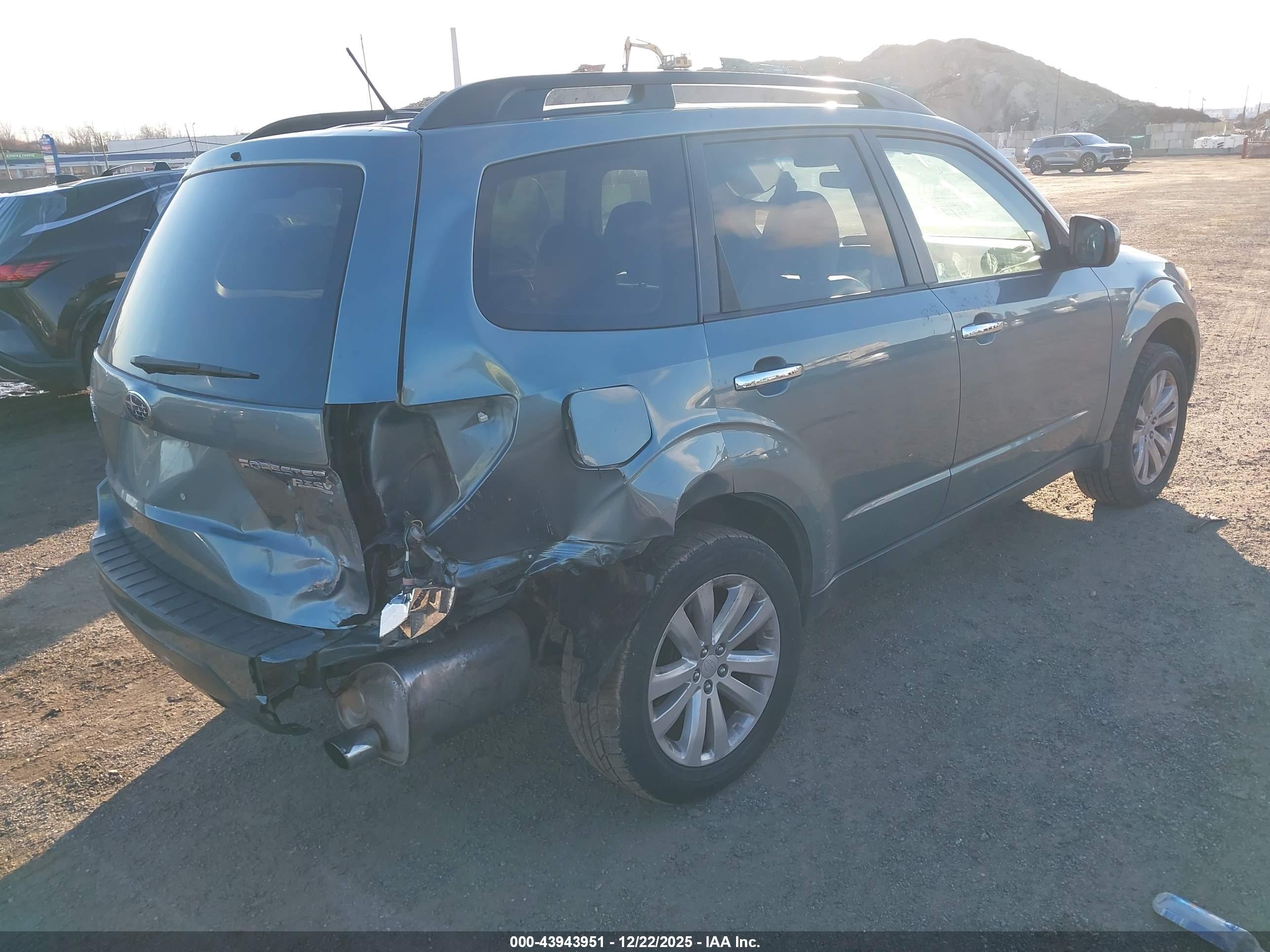 SUBARU FORESTER image 4