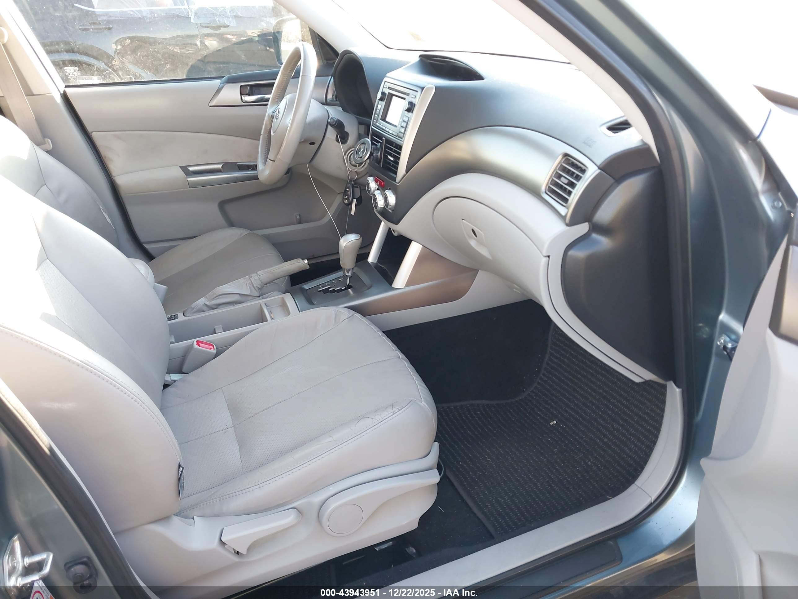 SUBARU FORESTER image 5