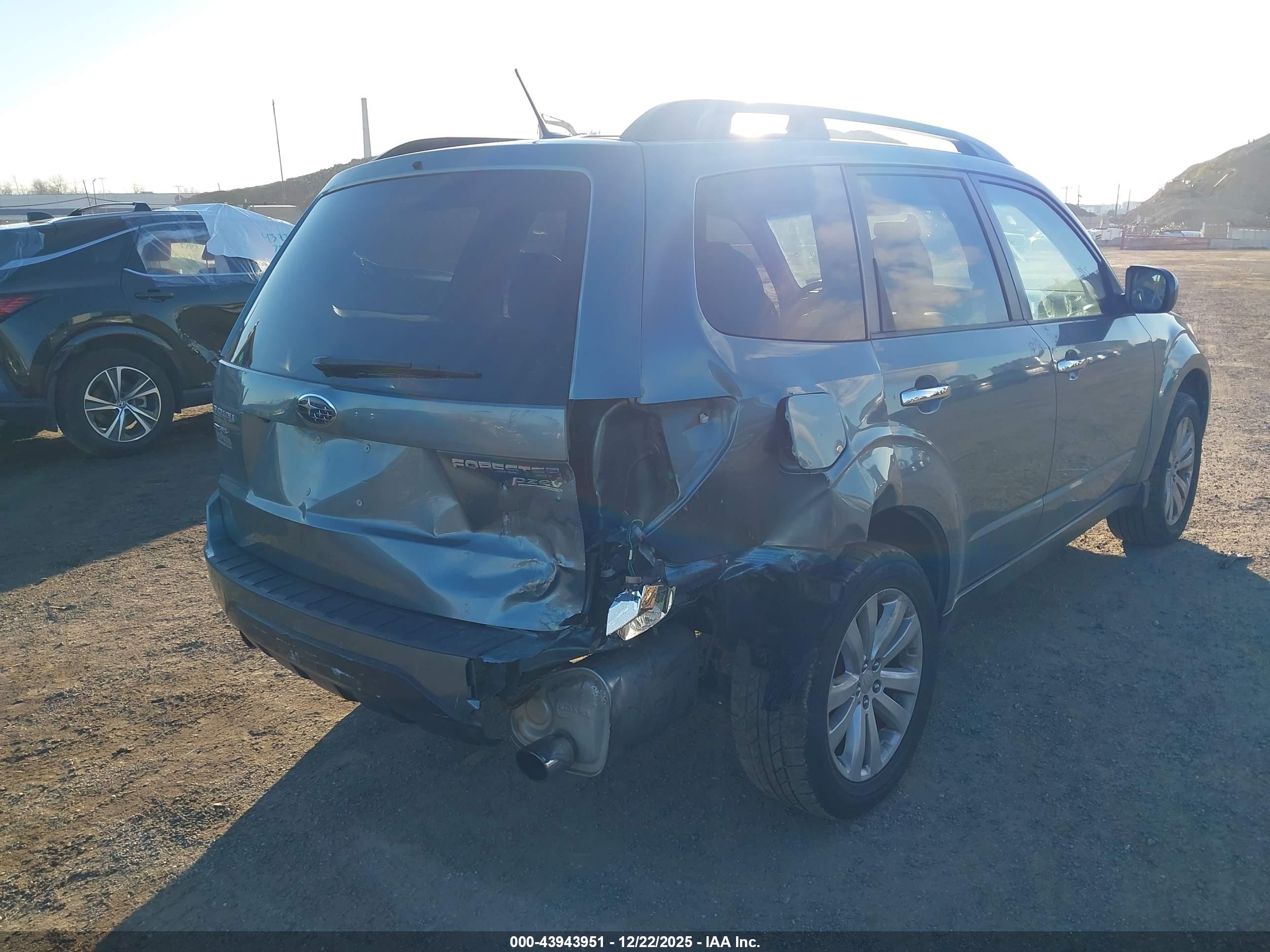 SUBARU FORESTER image 6