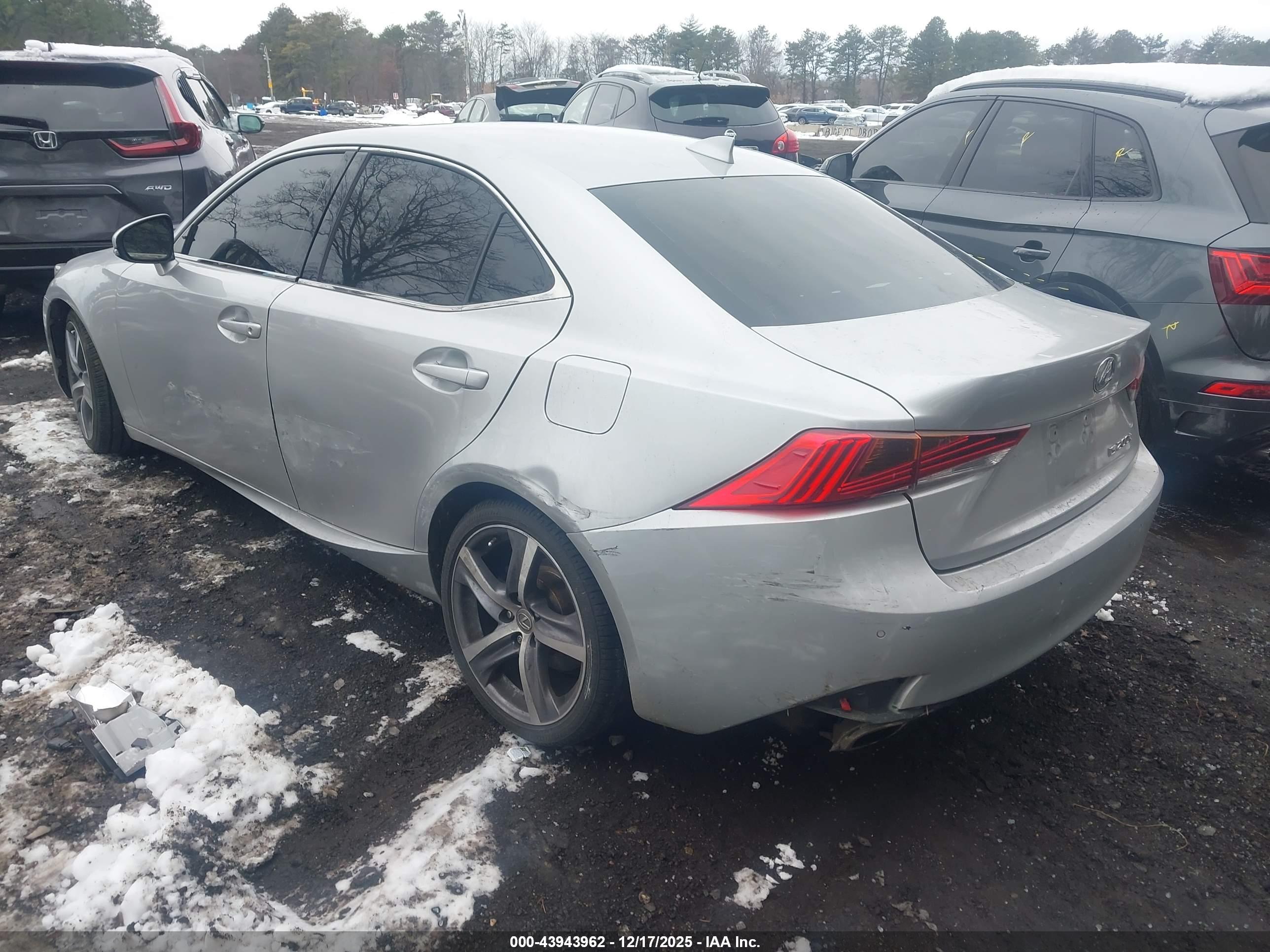 LEXUS IS image 3
