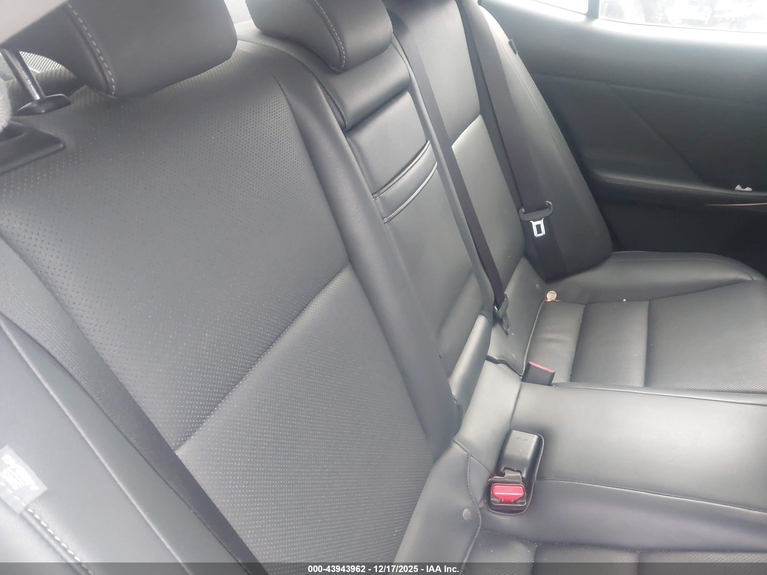 LEXUS IS image 8