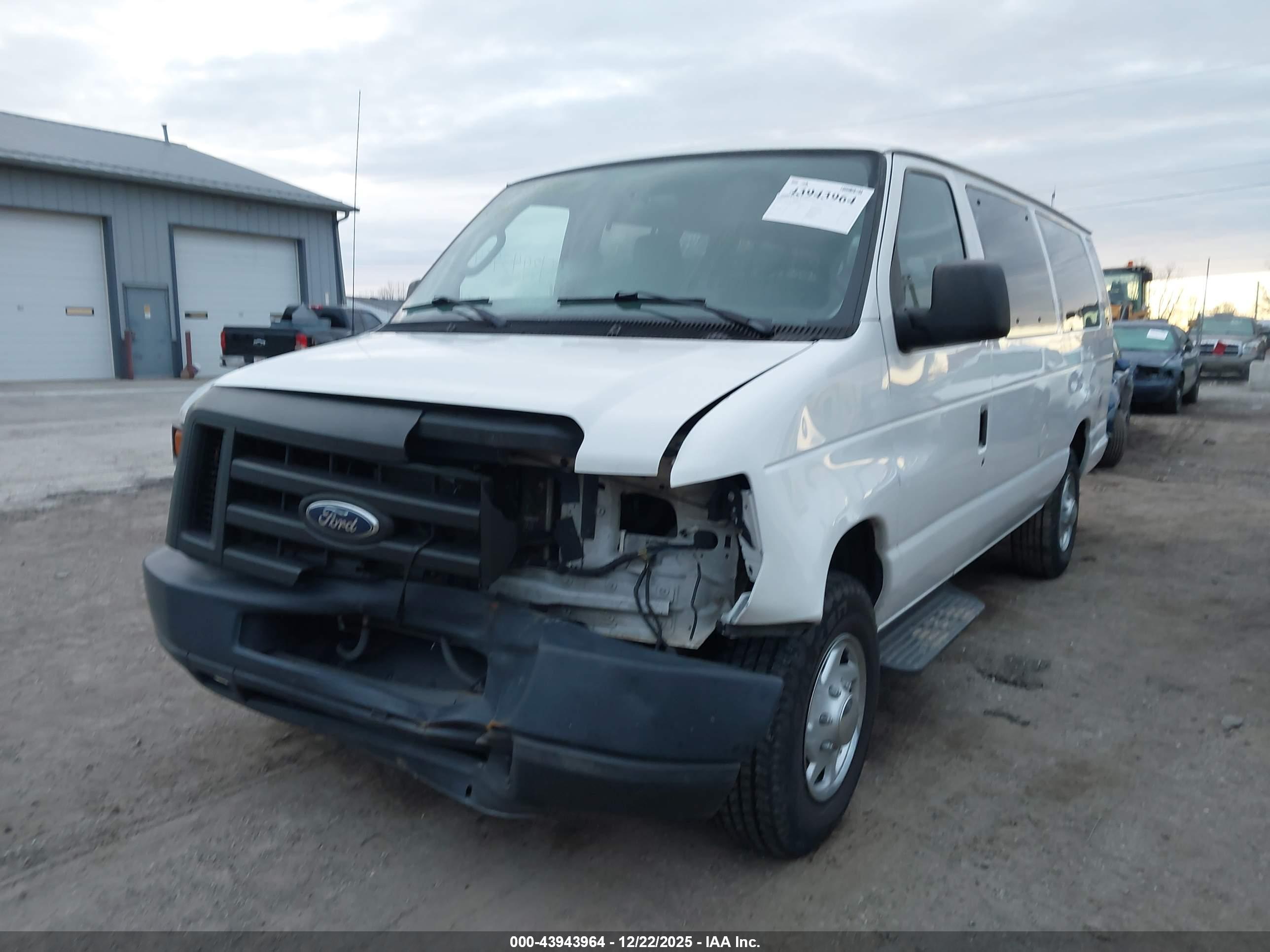 FORD E-350 image 2