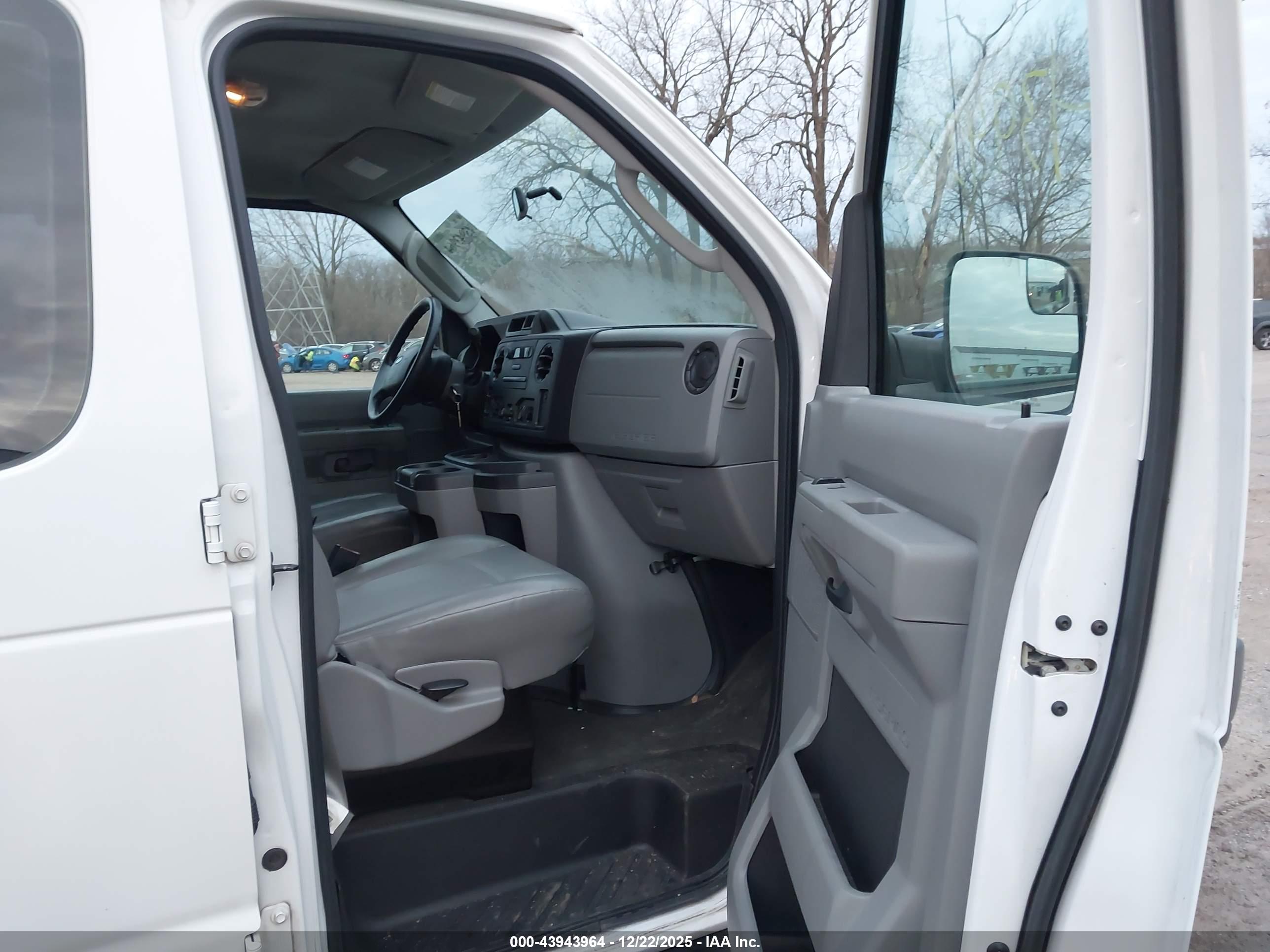FORD E-350 image 5