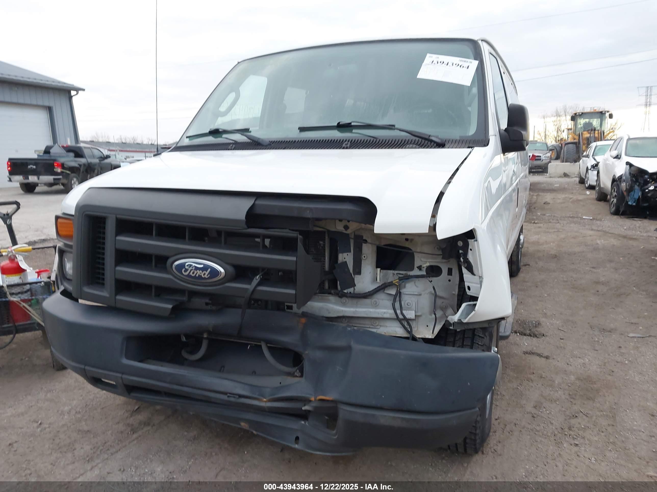 FORD E-350 image 6