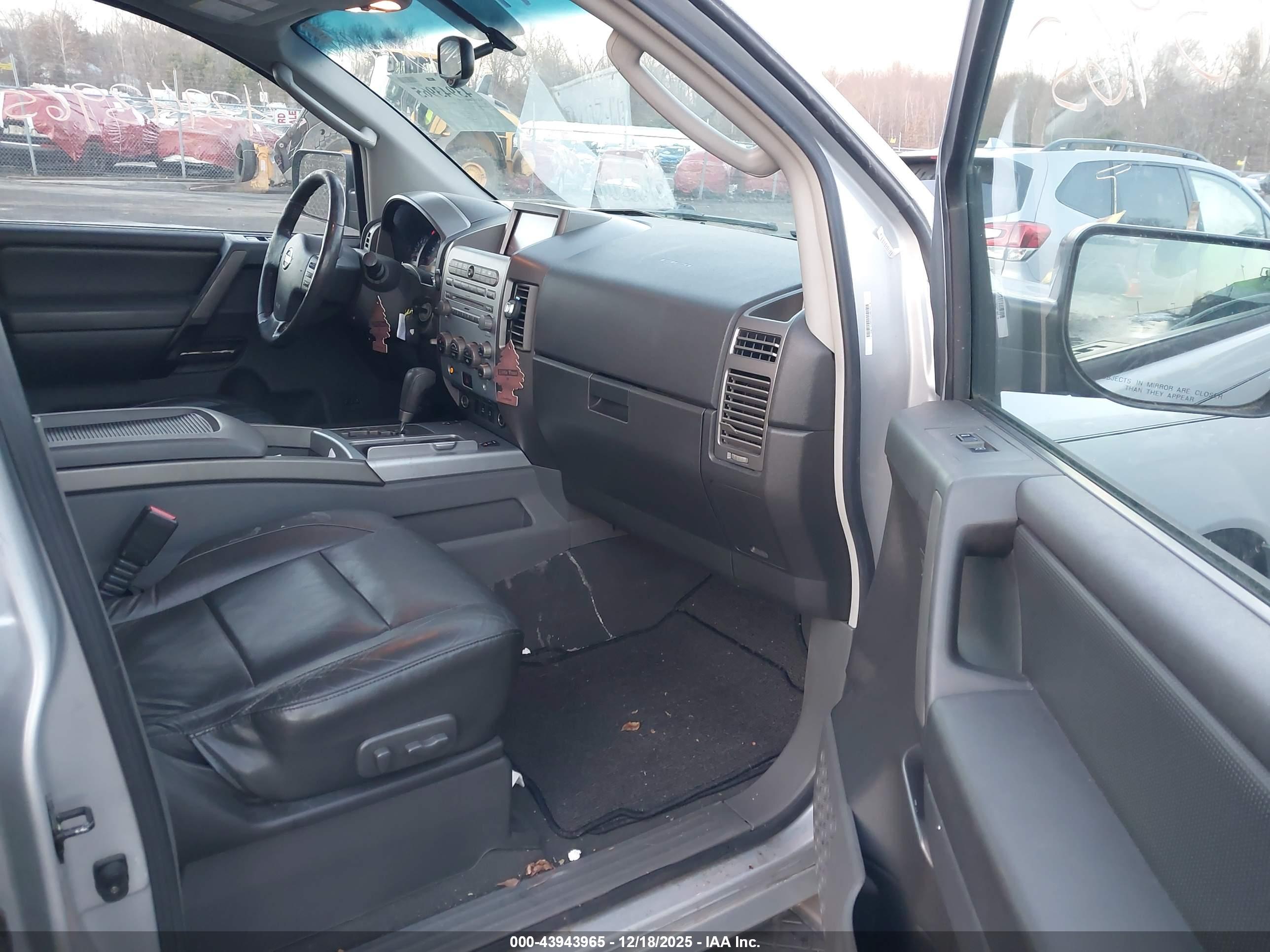 NISSAN ARMADA image 5