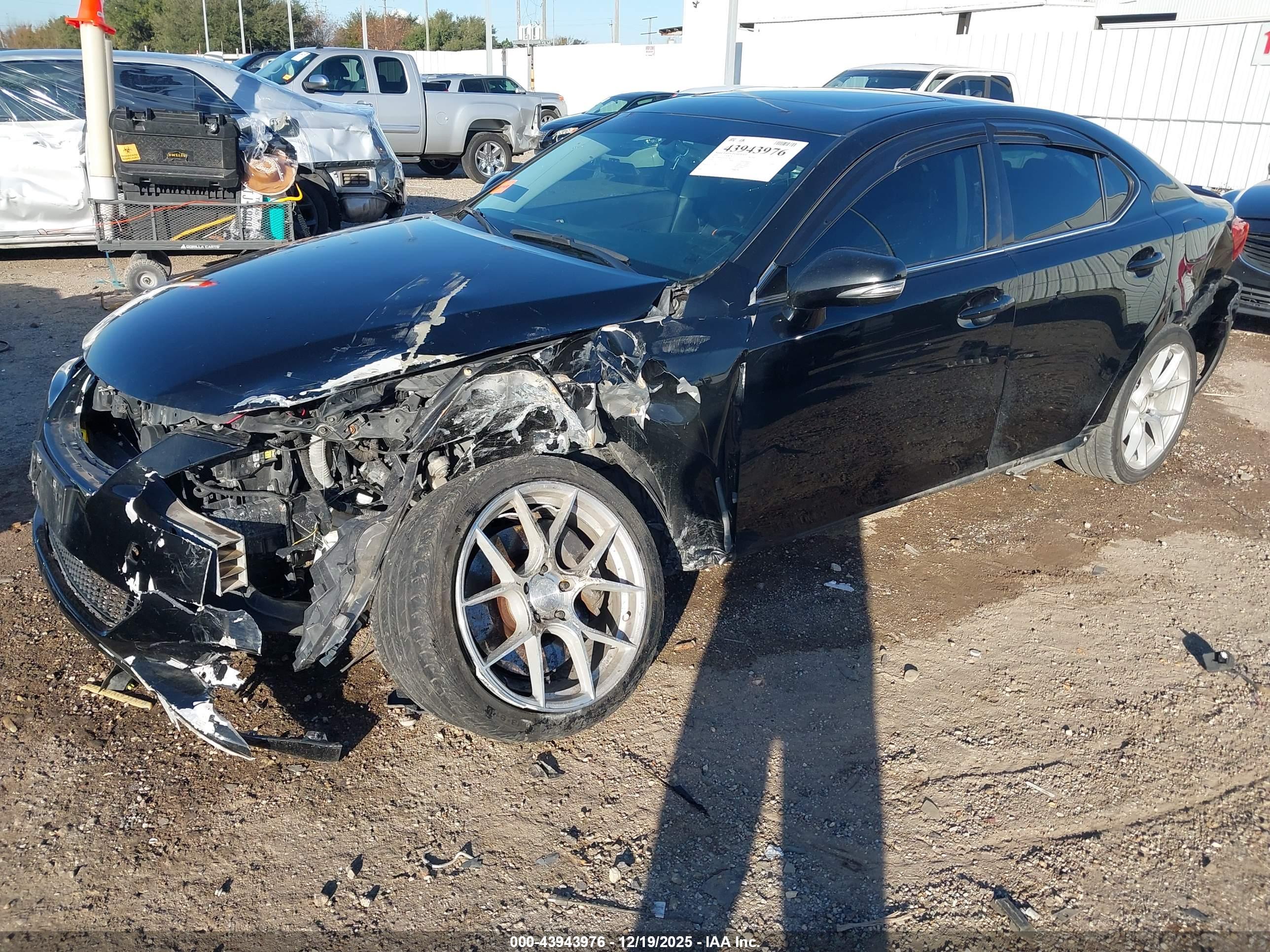 LEXUS IS image 2