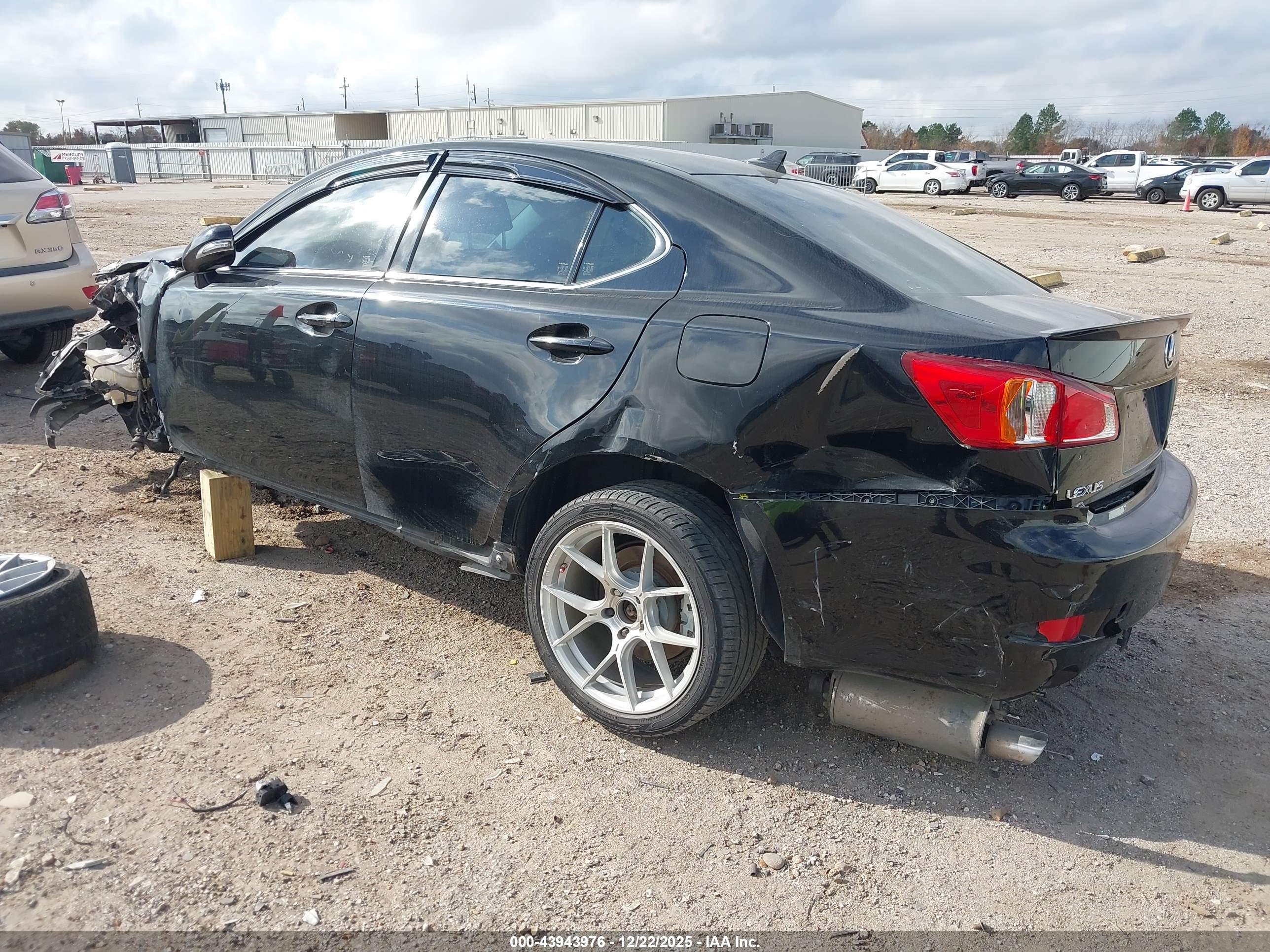 LEXUS IS image 3