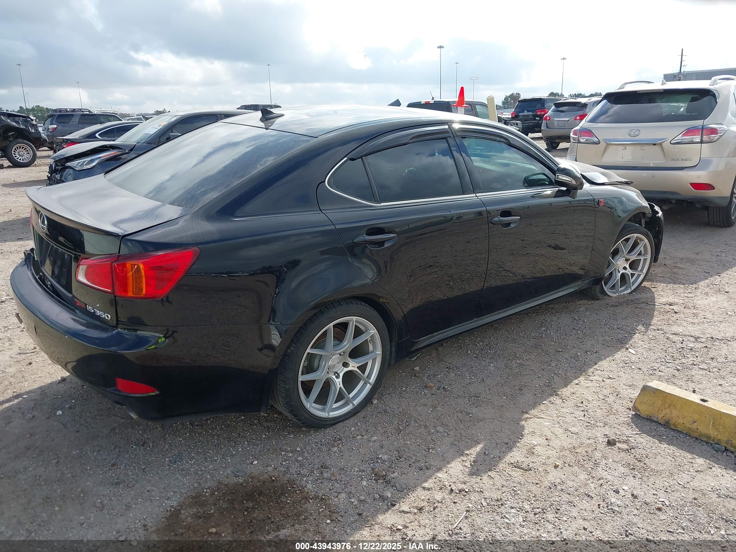 LEXUS IS image 4