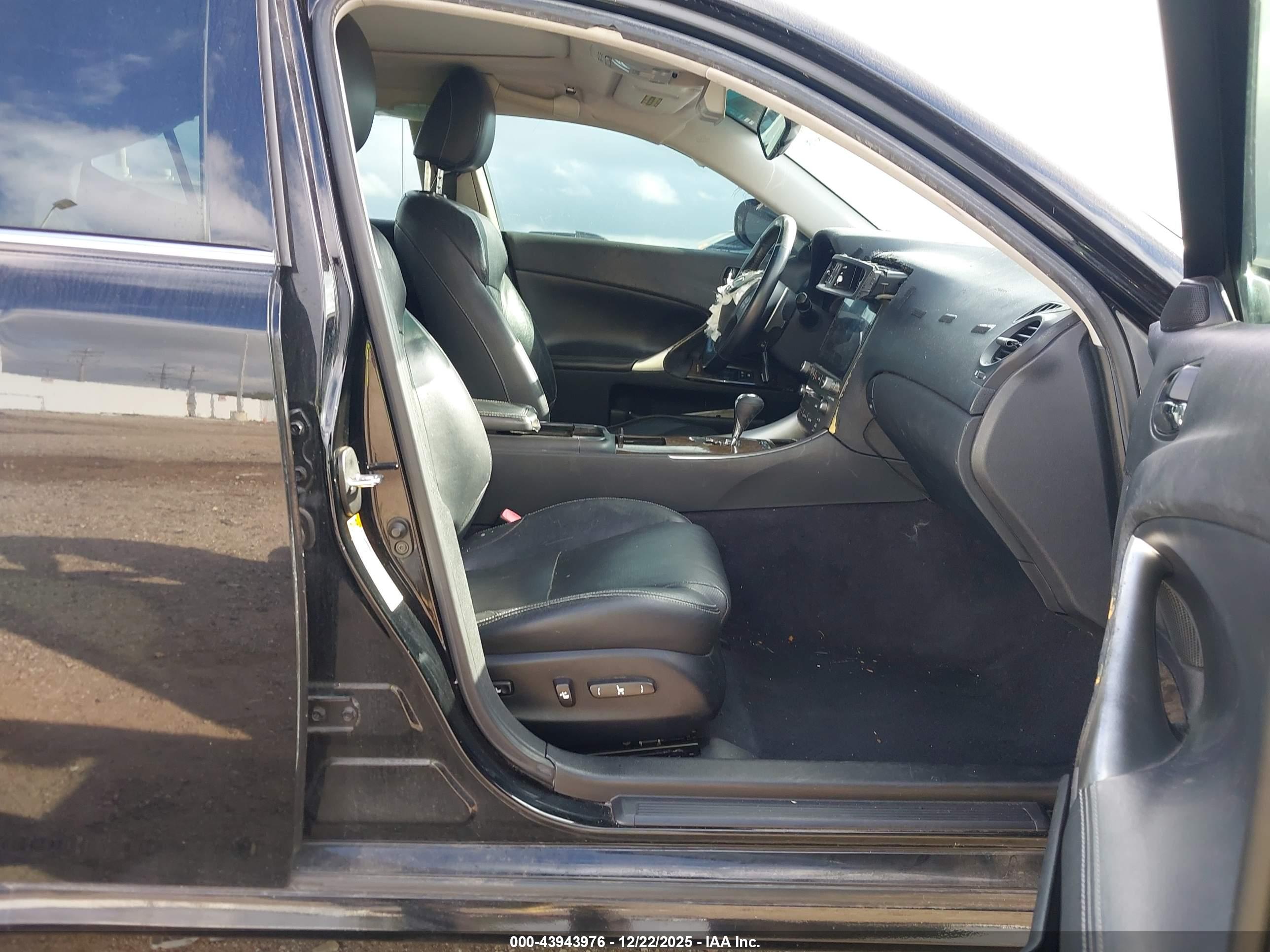 LEXUS IS image 5