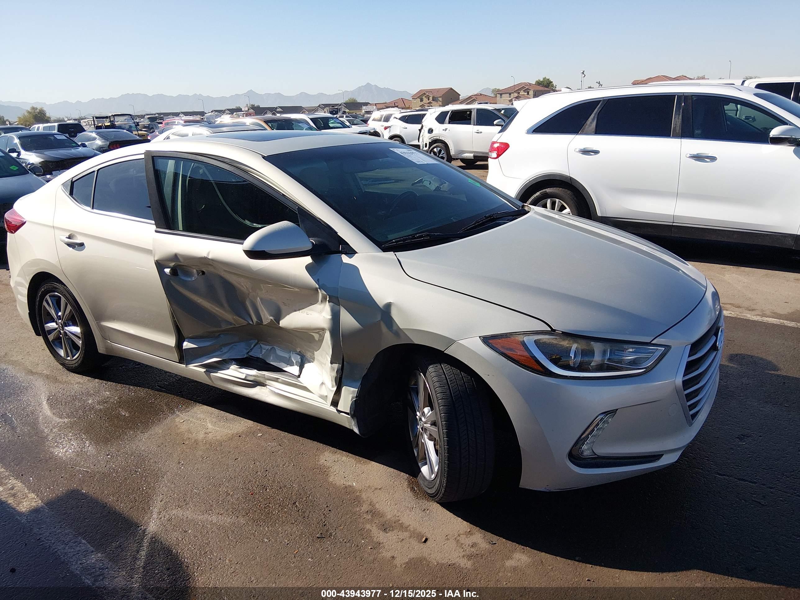 HYUNDAI ELANTRA image 6
