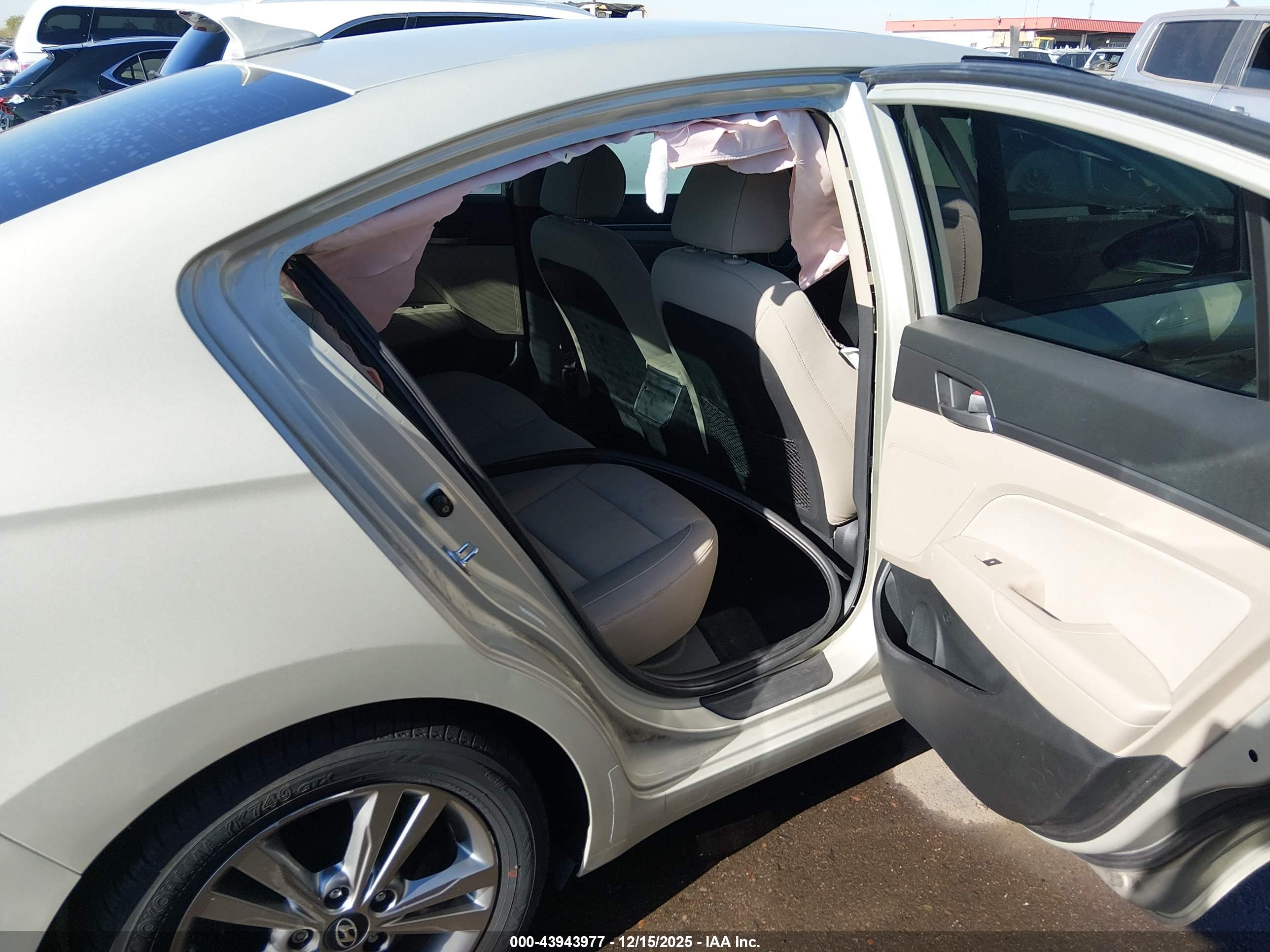 HYUNDAI ELANTRA image 8