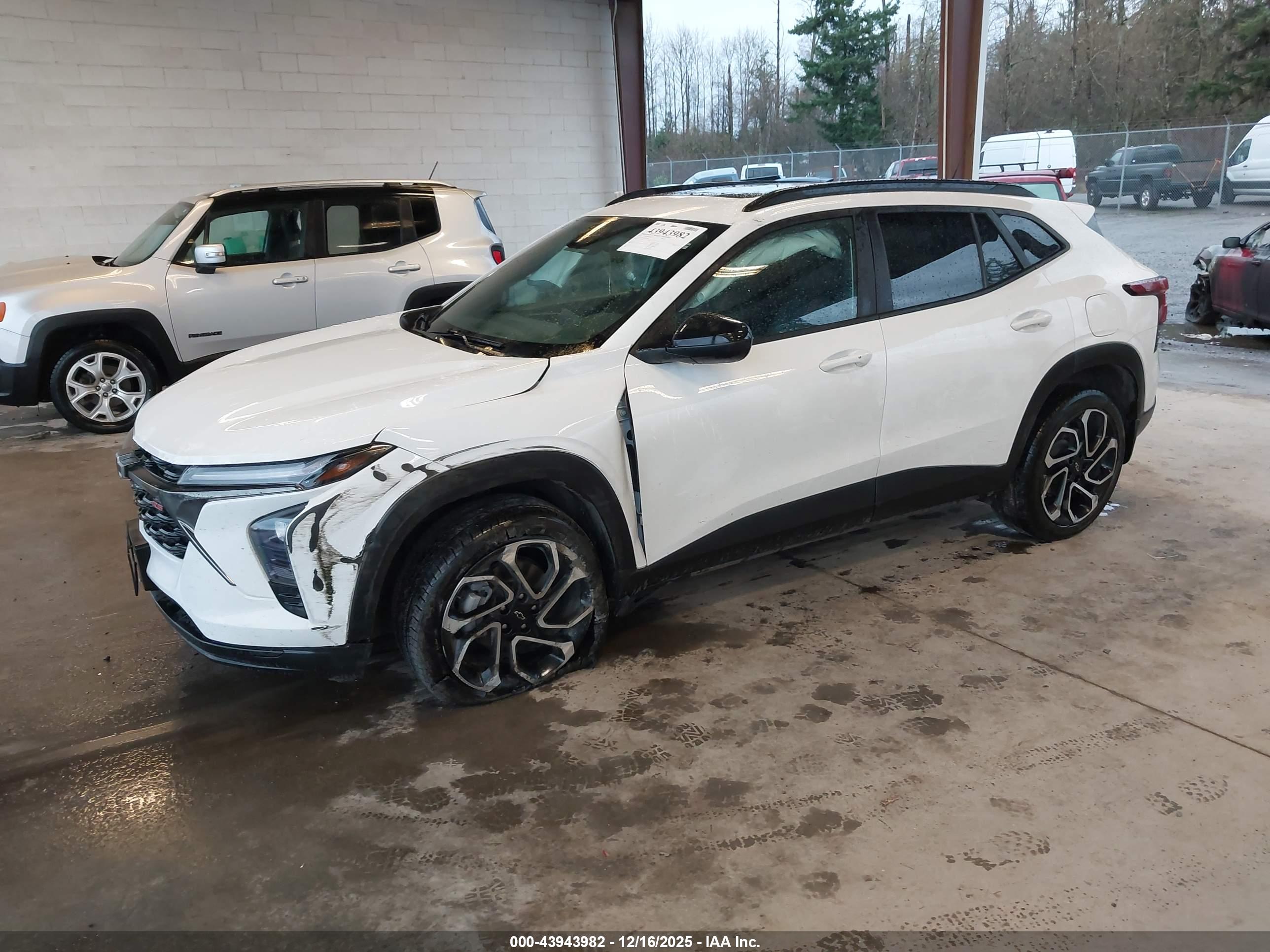 CHEVROLET TRAX image 2