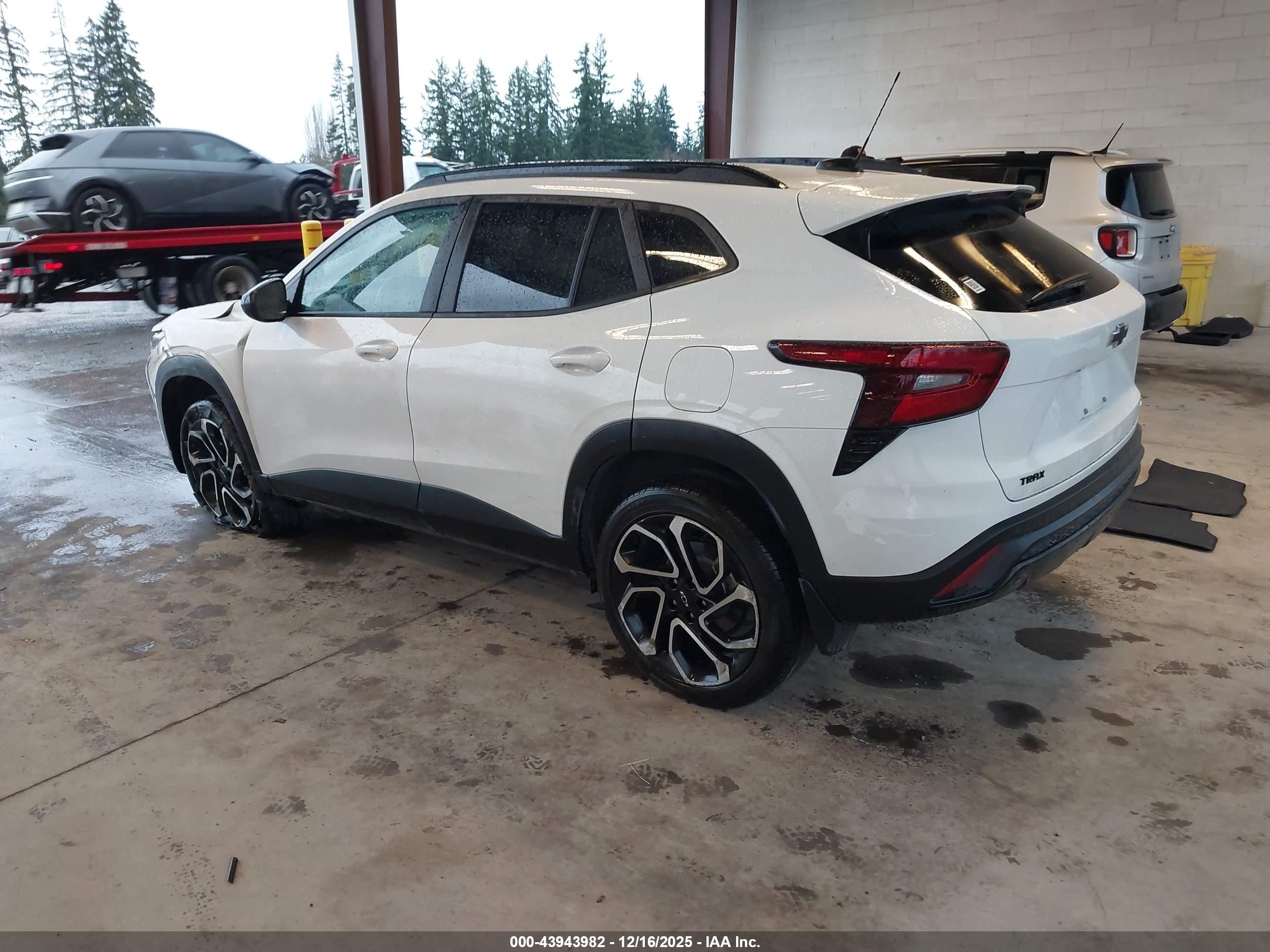 CHEVROLET TRAX image 3