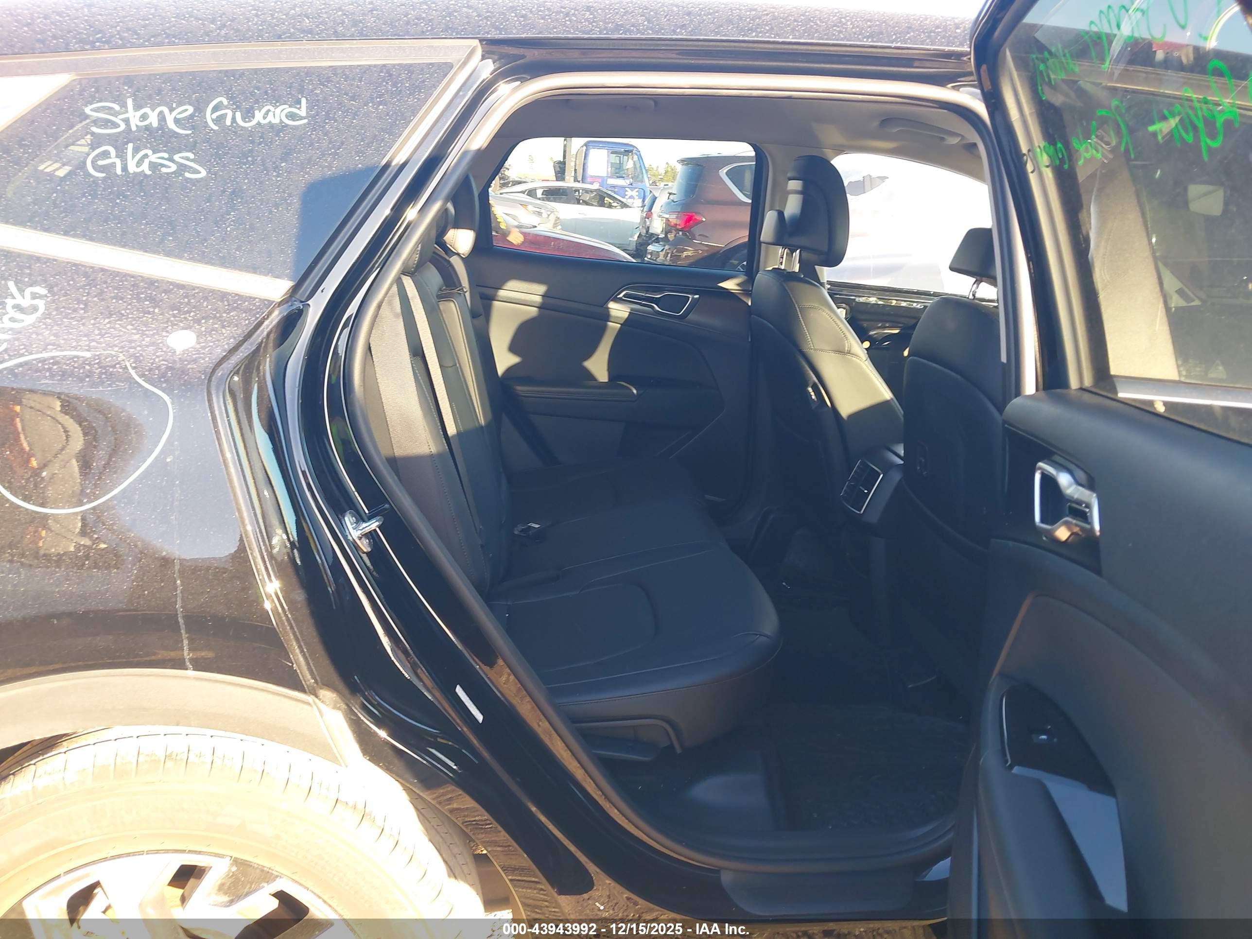 KIA SPORTAGE image 8