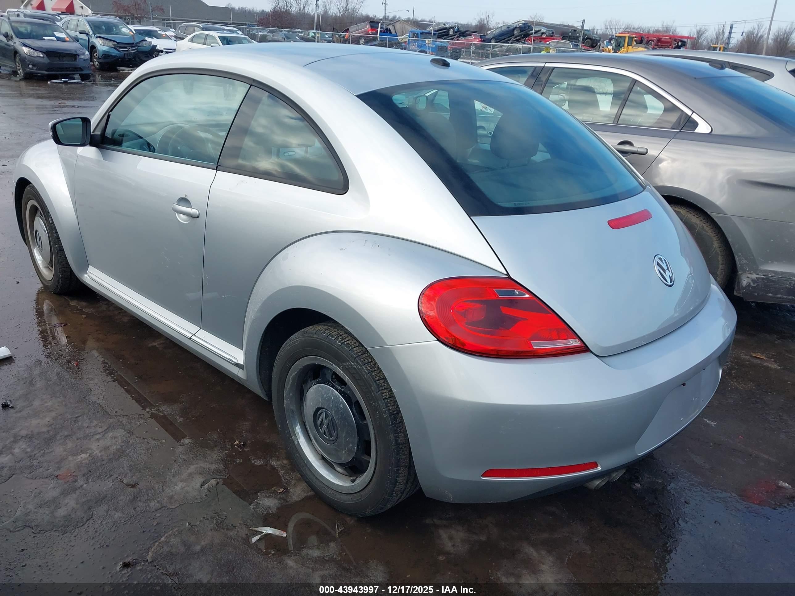 VOLKSWAGEN BEETLE image 3