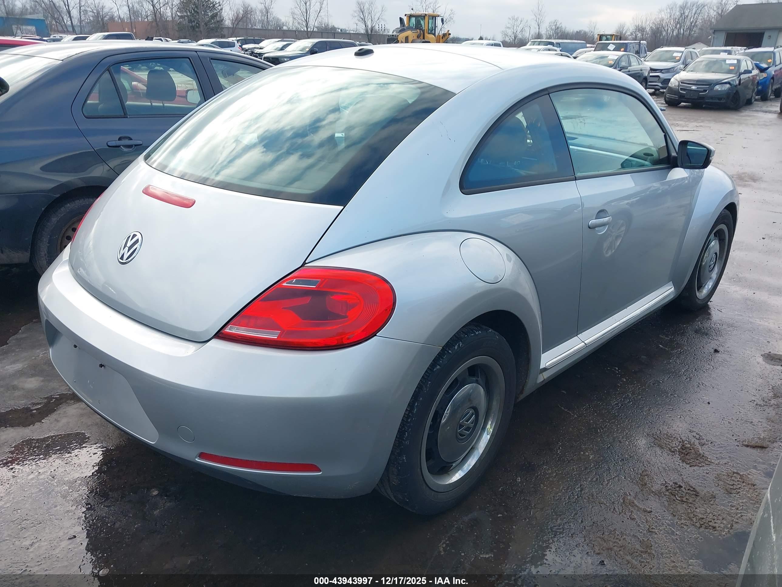 VOLKSWAGEN BEETLE image 4