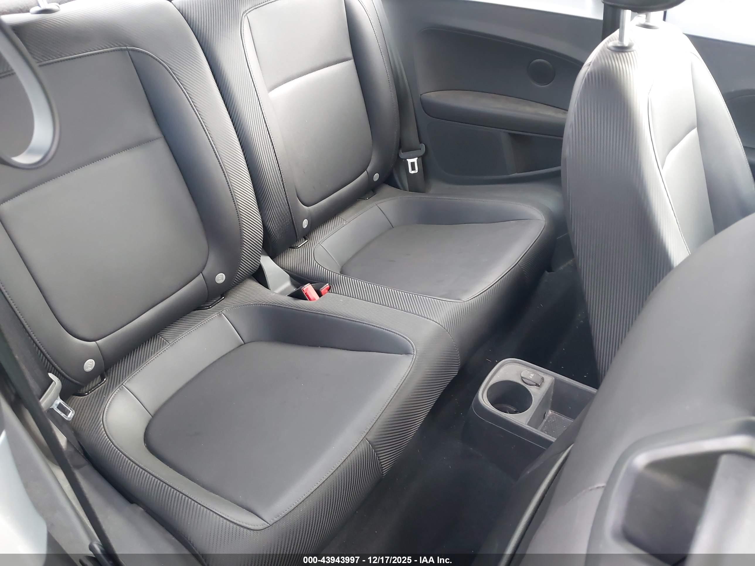 VOLKSWAGEN BEETLE image 8