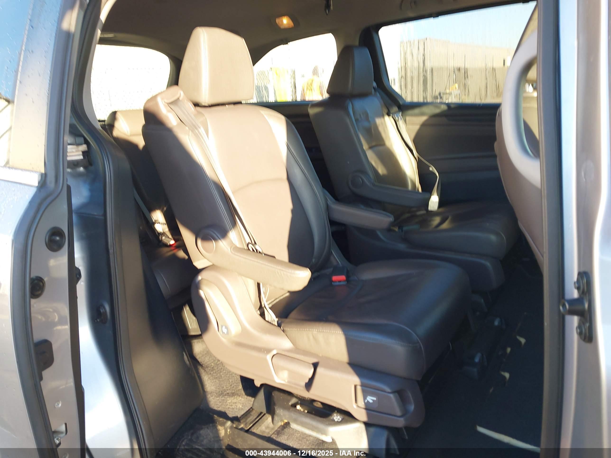 HONDA ODYSSEY image 8